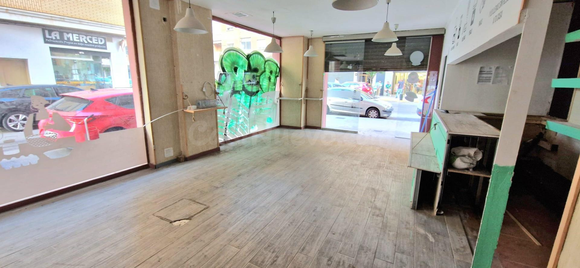 Amplio local en Av. Maestrat