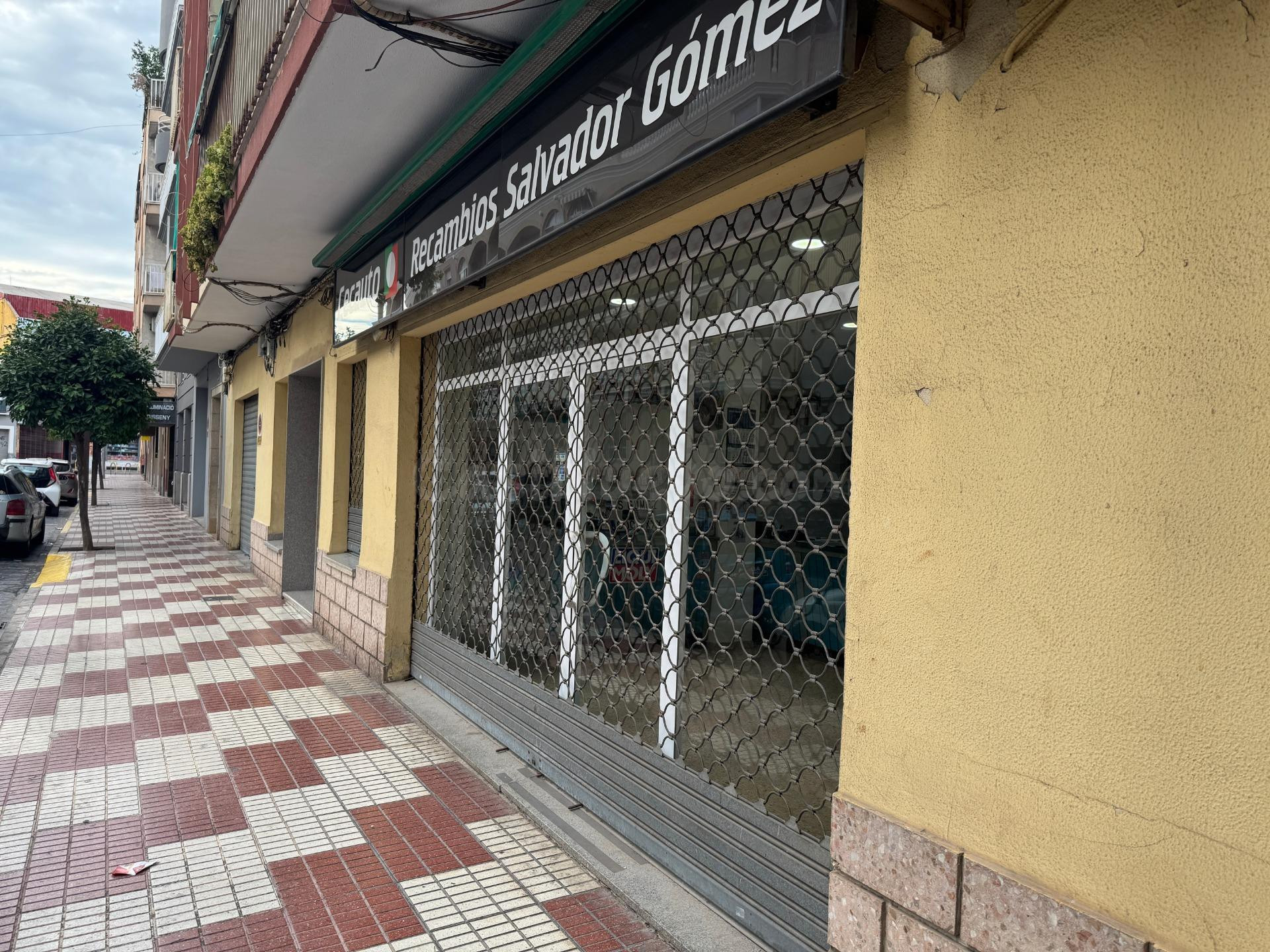 ALG143 - LOCAL COMERCIAL DE 245M2 EN LA CALLE ARBRES DE ALGEMESÍ