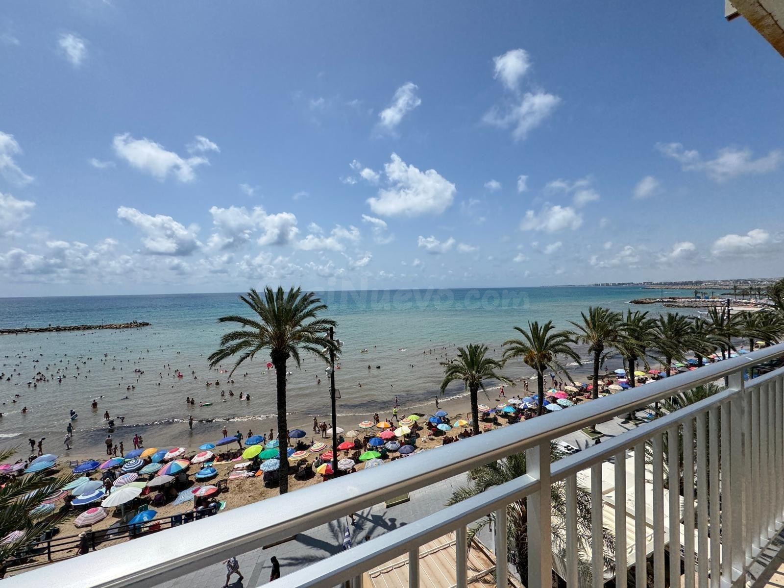 PRIMERA LINEA! APARTAMENTO CON FRONTALES VISTAS AL MAR! CON 101 M2 UTILES! DOS TERRAZAS DE 10 M2. 3 DORM. 2 BAÑOS.