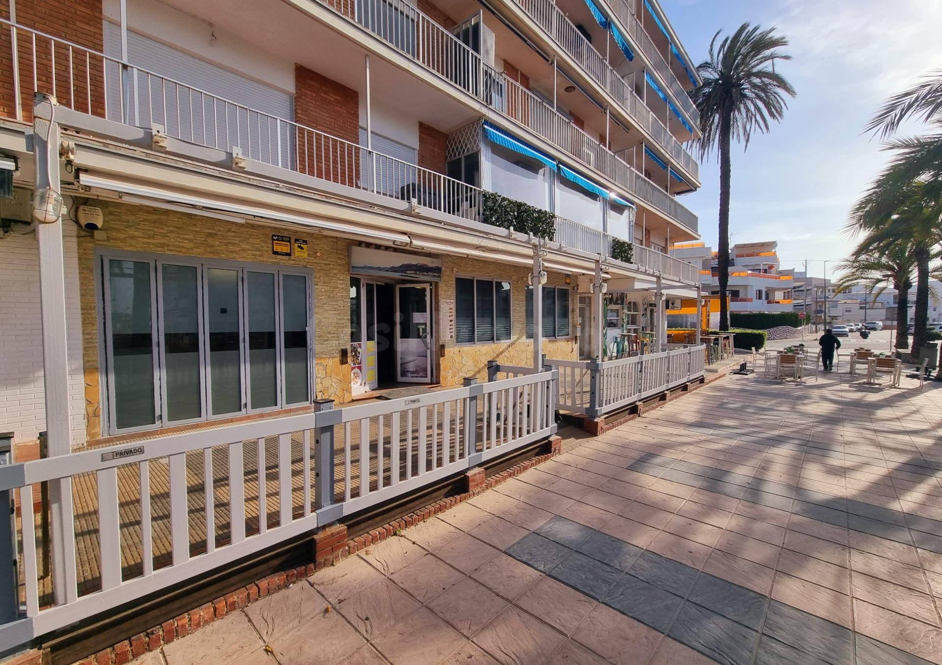RESTAURANTE A METROS DEL MAR EN OLIVA PLAYA