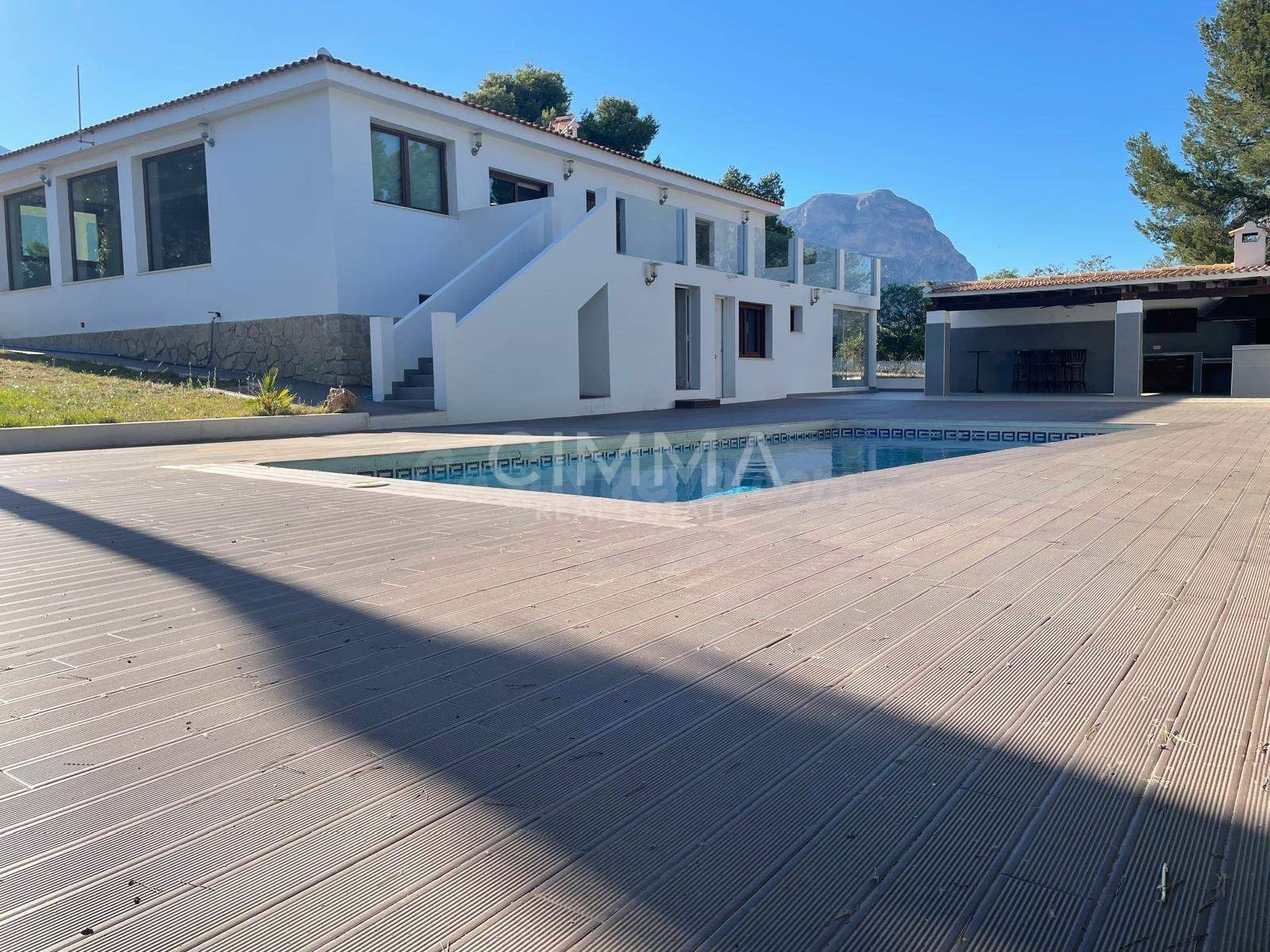 Espectacular Chalet de Lujo en La Nucía - Coloma con Vistas y Piscina Privada