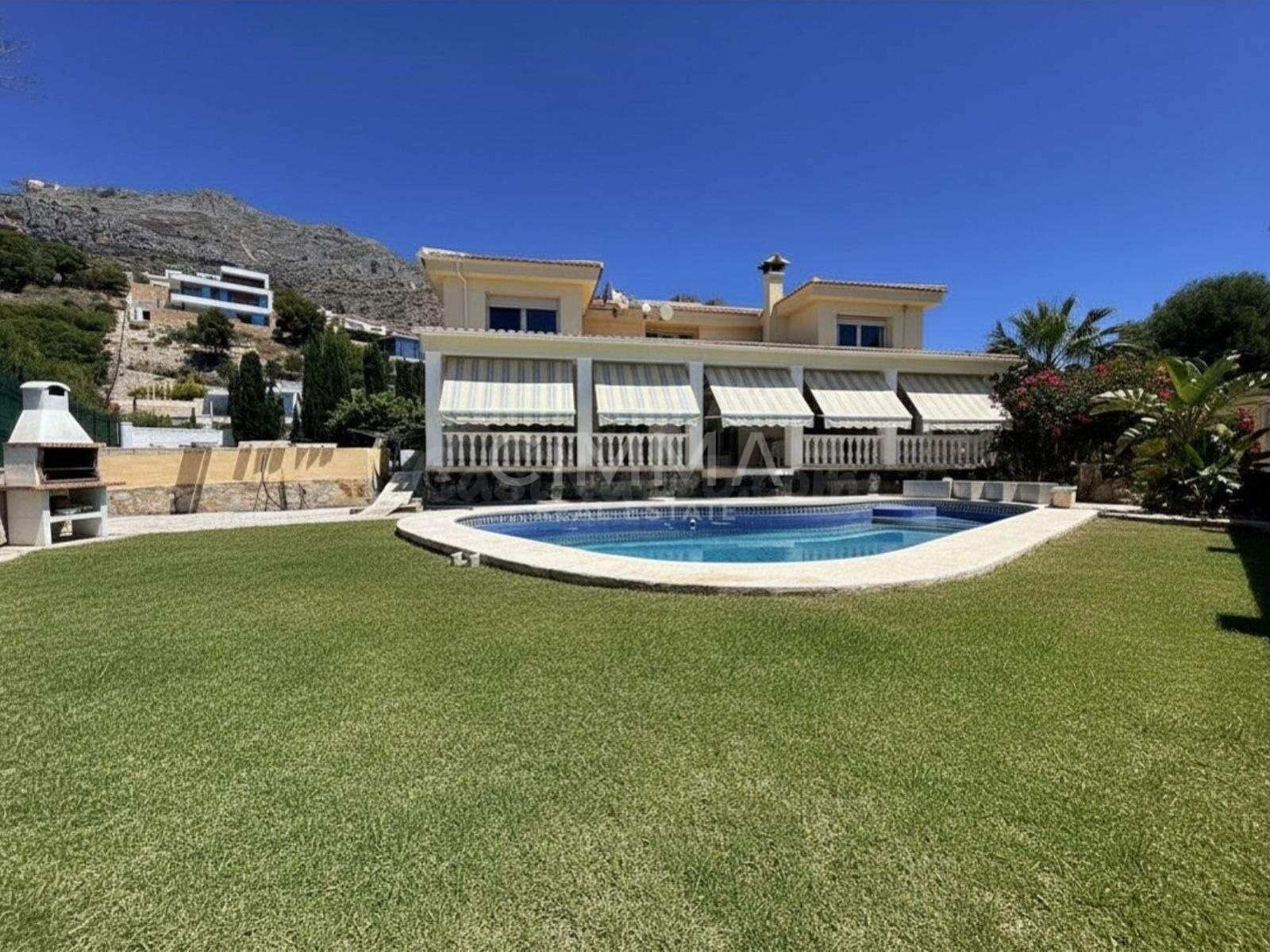 Espectacular Villa de Lujo en Altea La Vieja con jardín y piscina