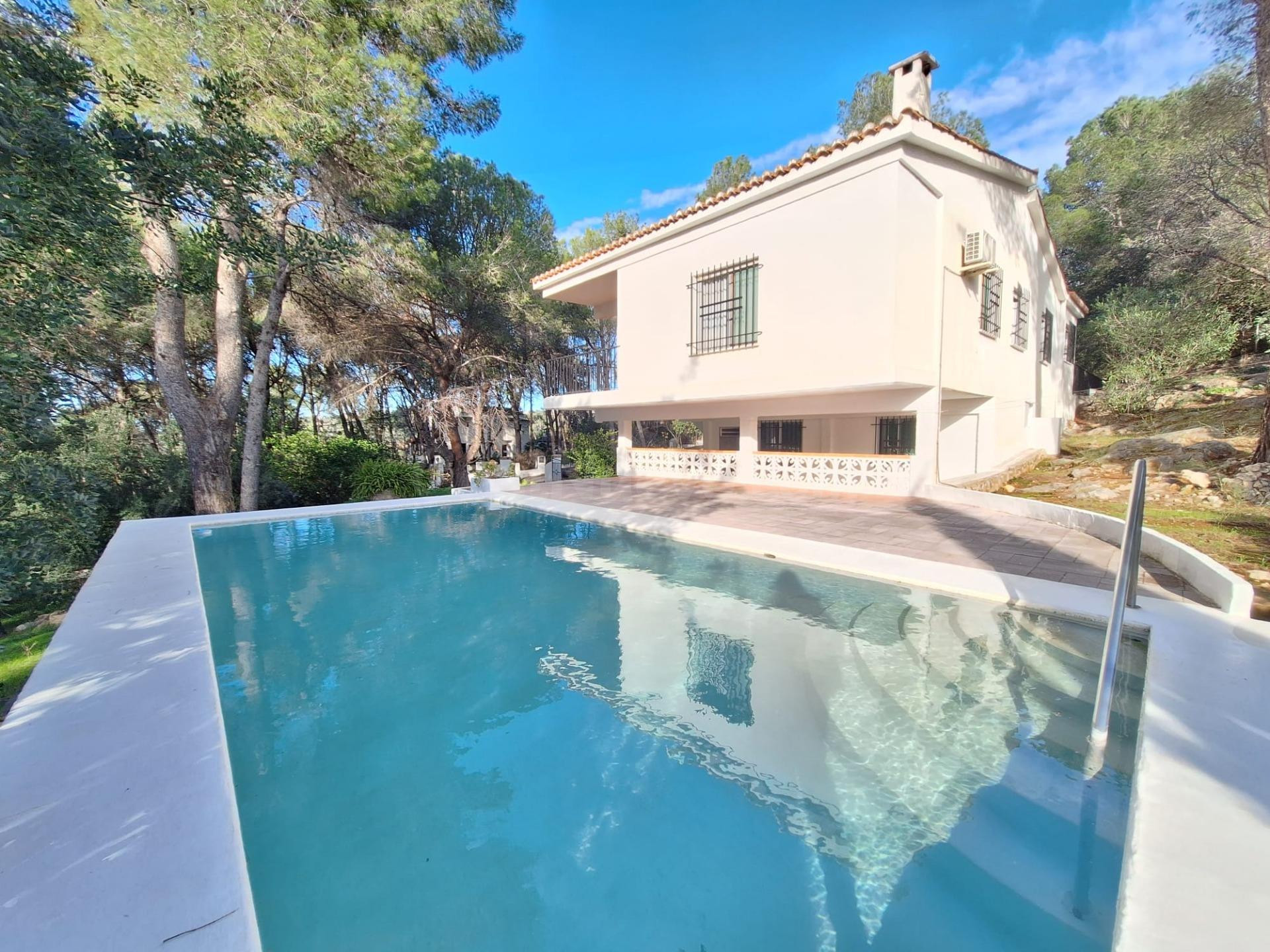 CUL801 - CHALET DE 1743M2 DE PARCELA EN URBANIZACIÓN VALLETES DE BRU DE ALZIRA