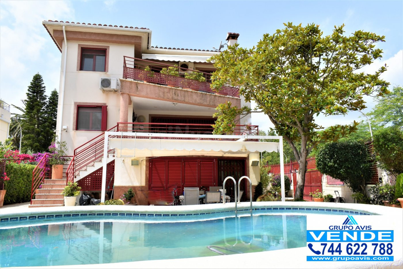 Chalet con jardin y piscina en Oliva
