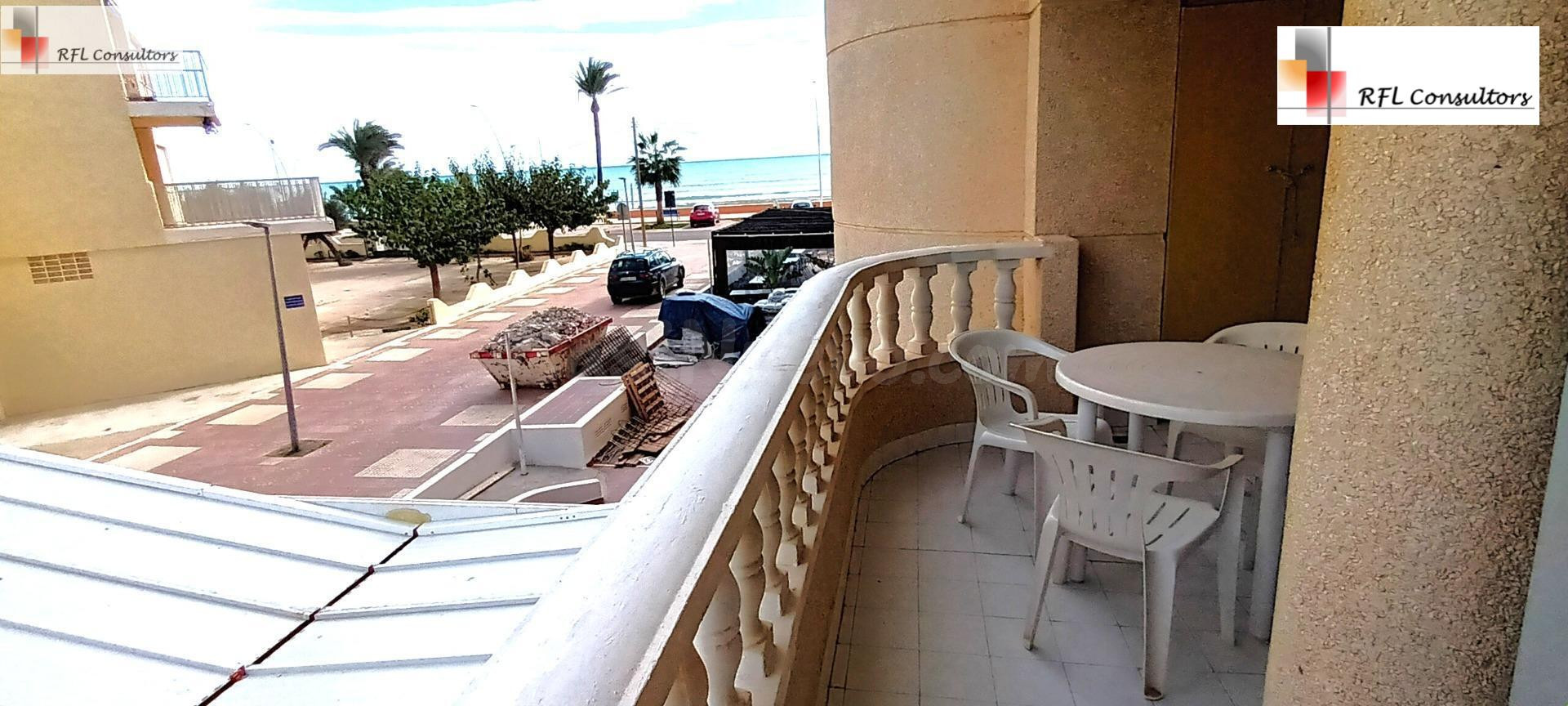 APARTAMENTO EN PRIMERA LINEA DE PLAYA