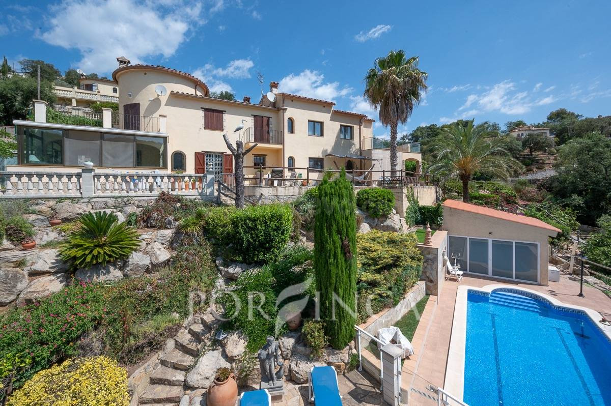 Gran chalet con privacidad total, amplio jardín con piscina y apartamento independiente en Vizcondado de Cabanyes, Calonge