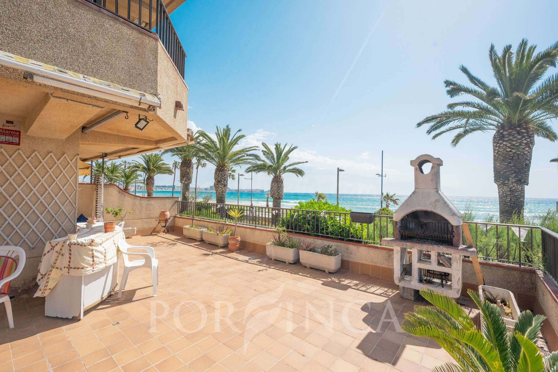 Exclusiva planta baja esquinera en primera línea de mar con gran terraza de 70 m2 en Torre Valentina, Sant Antoni de Calonge