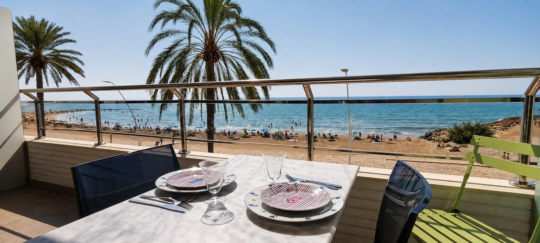 APARTAMENTO EN PRIMERA LINEA DE PLAYA