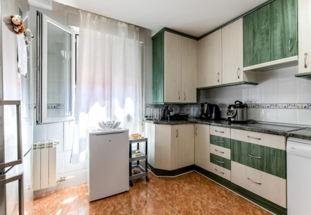 AOC VENDE ÁTICO DÚPLEX,3 habitaciones,2 BAÑOS,GARAJE Y SOLAR - foto 3