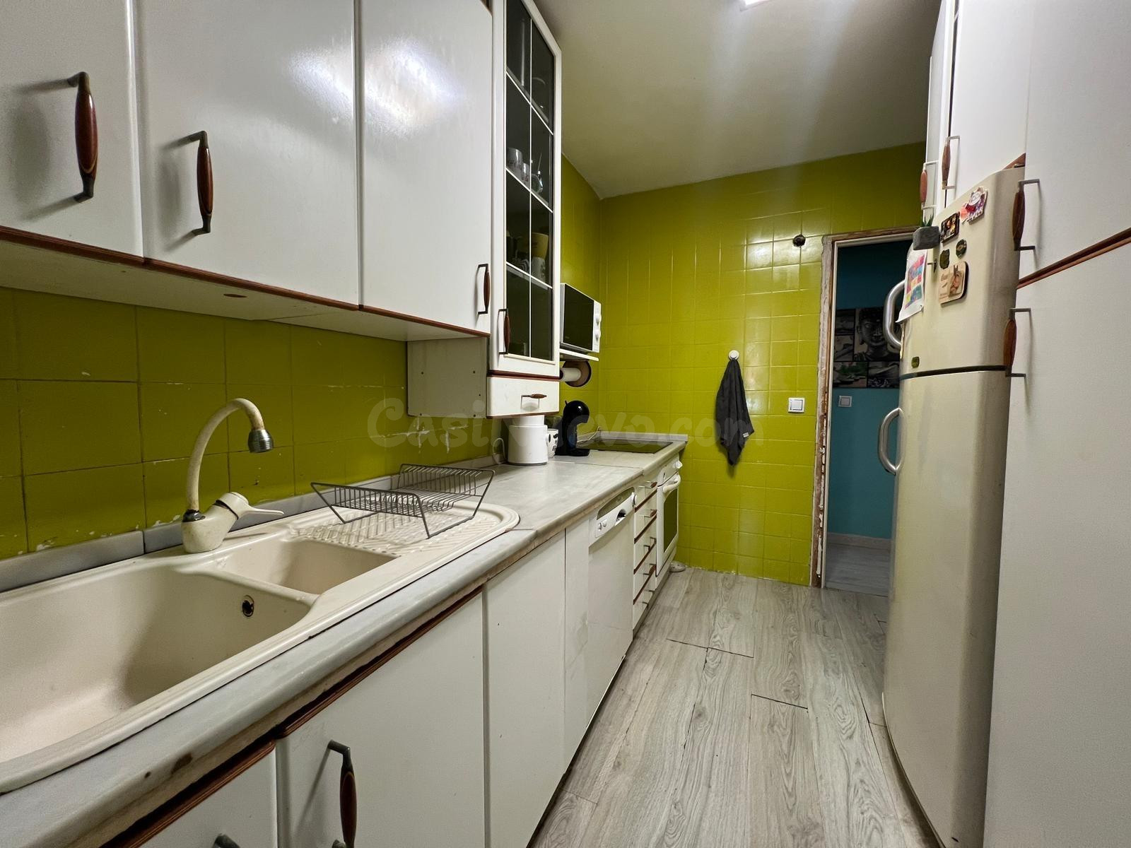 ¡Vivienda reformada con ascensor y terraza en La Viñuela!