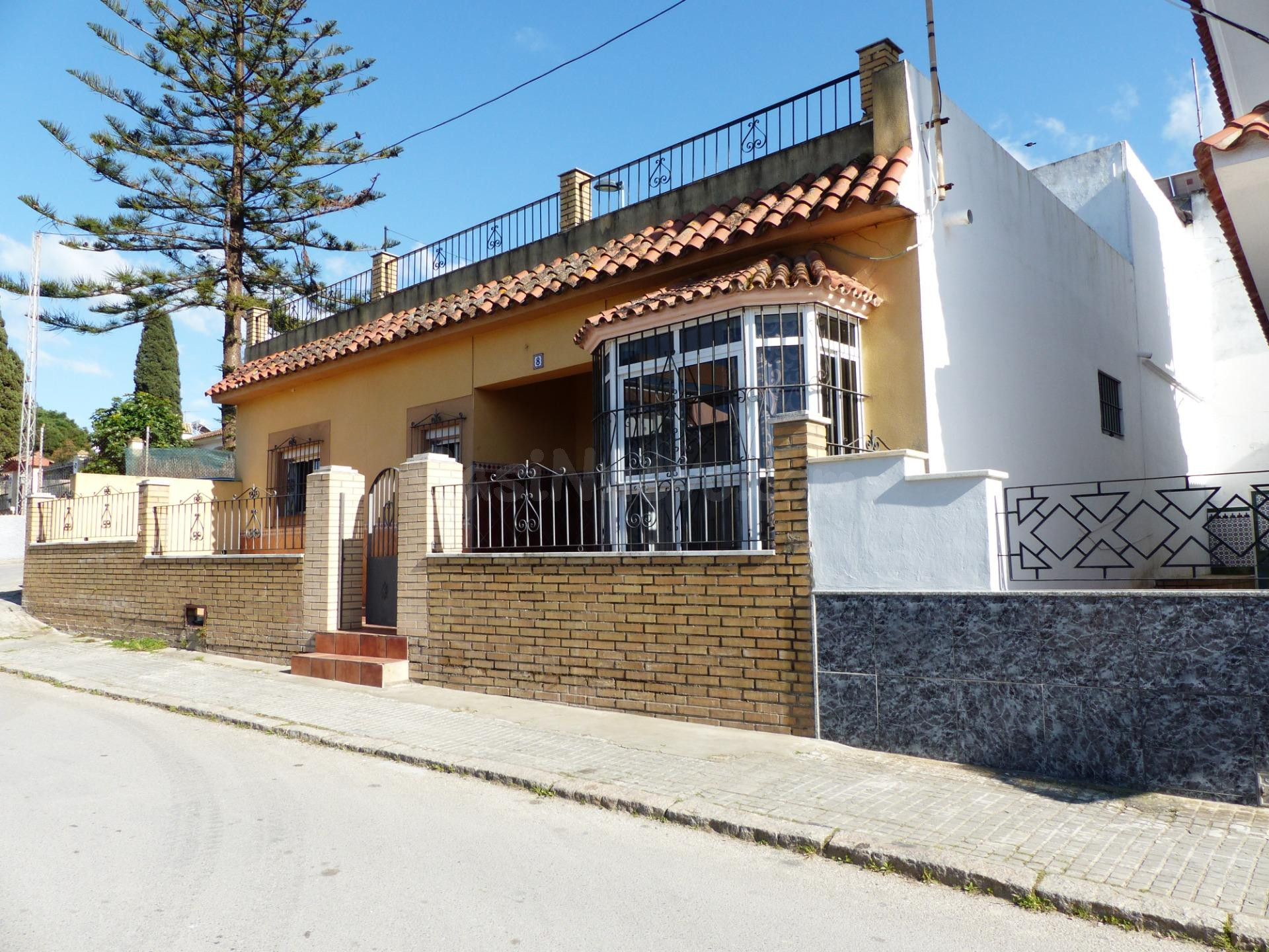 CASA INDEPENDIENTE DE UNA SOLA PLANTA CON PATIO