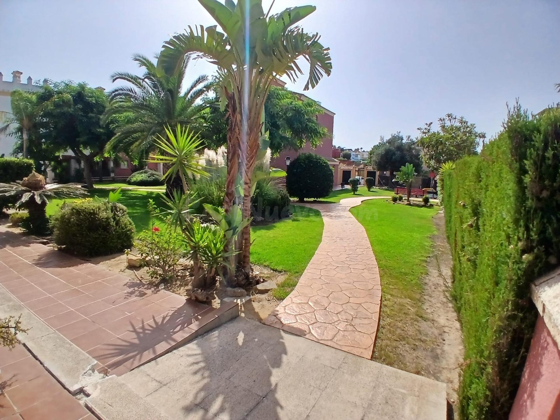 MAGNIFICA TERRAZA Y PISCINA