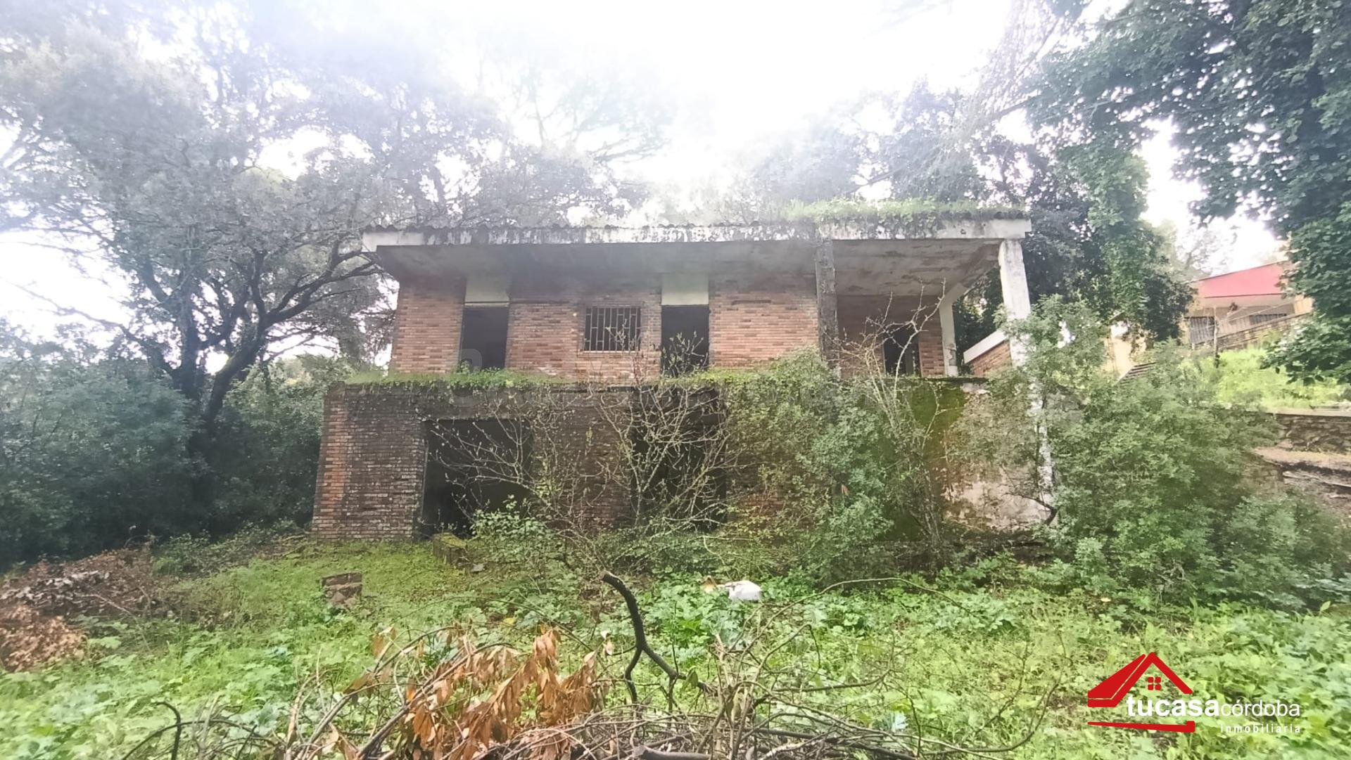 ¡EXCLUSIVA! Casa con terreno y pozo en Trassierra, Siete Fincas (NO HIPOTECABLE)
