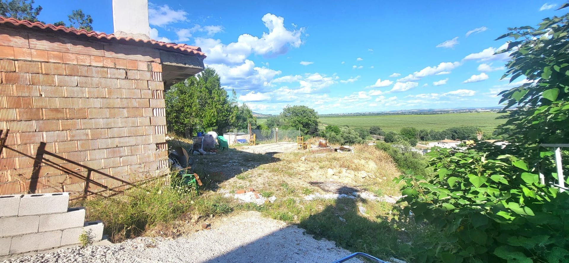 CASA CON TERRENO EN EL CHARCO ROTO ALTO – NATURALEZA, TRANQUILIDAD Y UN SINFÍN DE POSIBILIDADES NO HIPOTECABLE