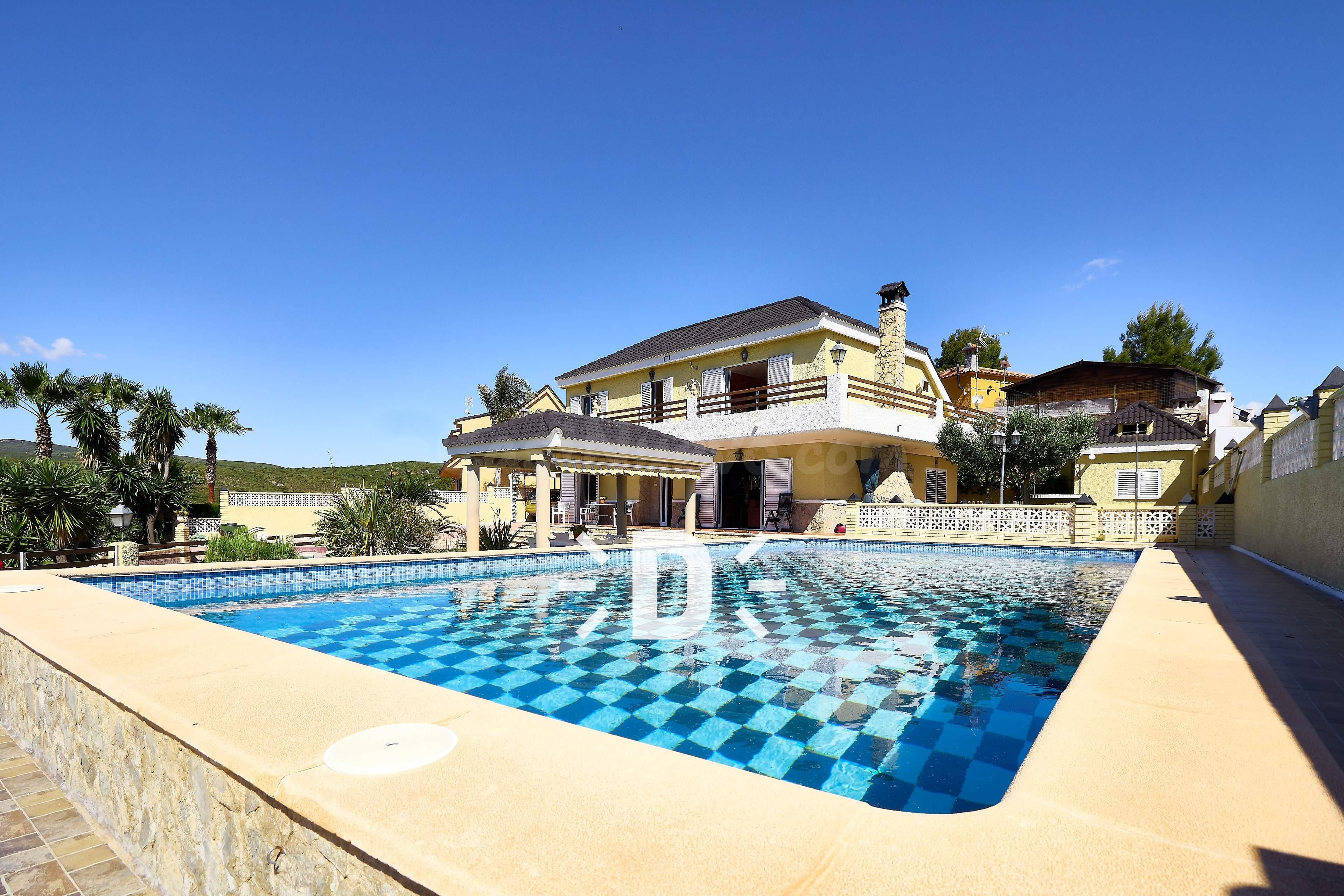 Chalet En Urbanización Altury - Turís
