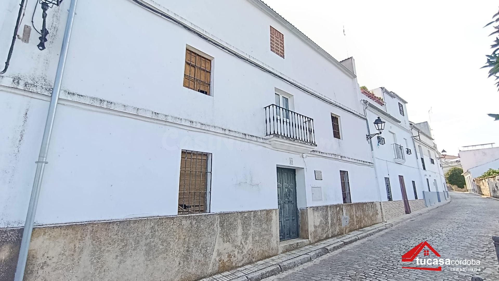 DALE FORMA AL HOGAR DE TUS SUEÑOS: Casa con 6 dormitorios, cochera y corral en Obejo
