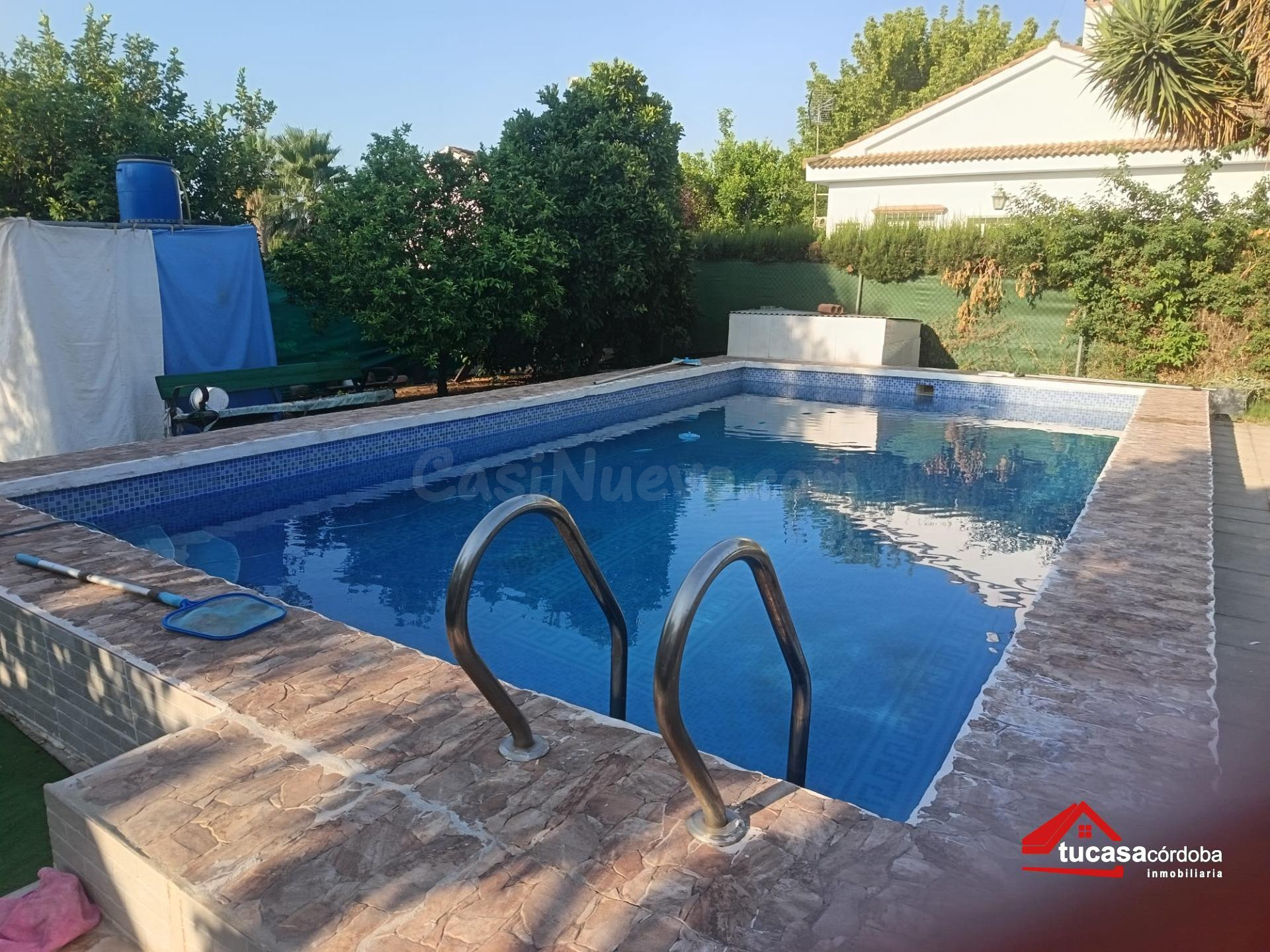 ESPACIO, PISCINA Y PRIVACIDAD: Casa con parcela de 850 m2 en Carretera Aeropuerto. No hipotecable
