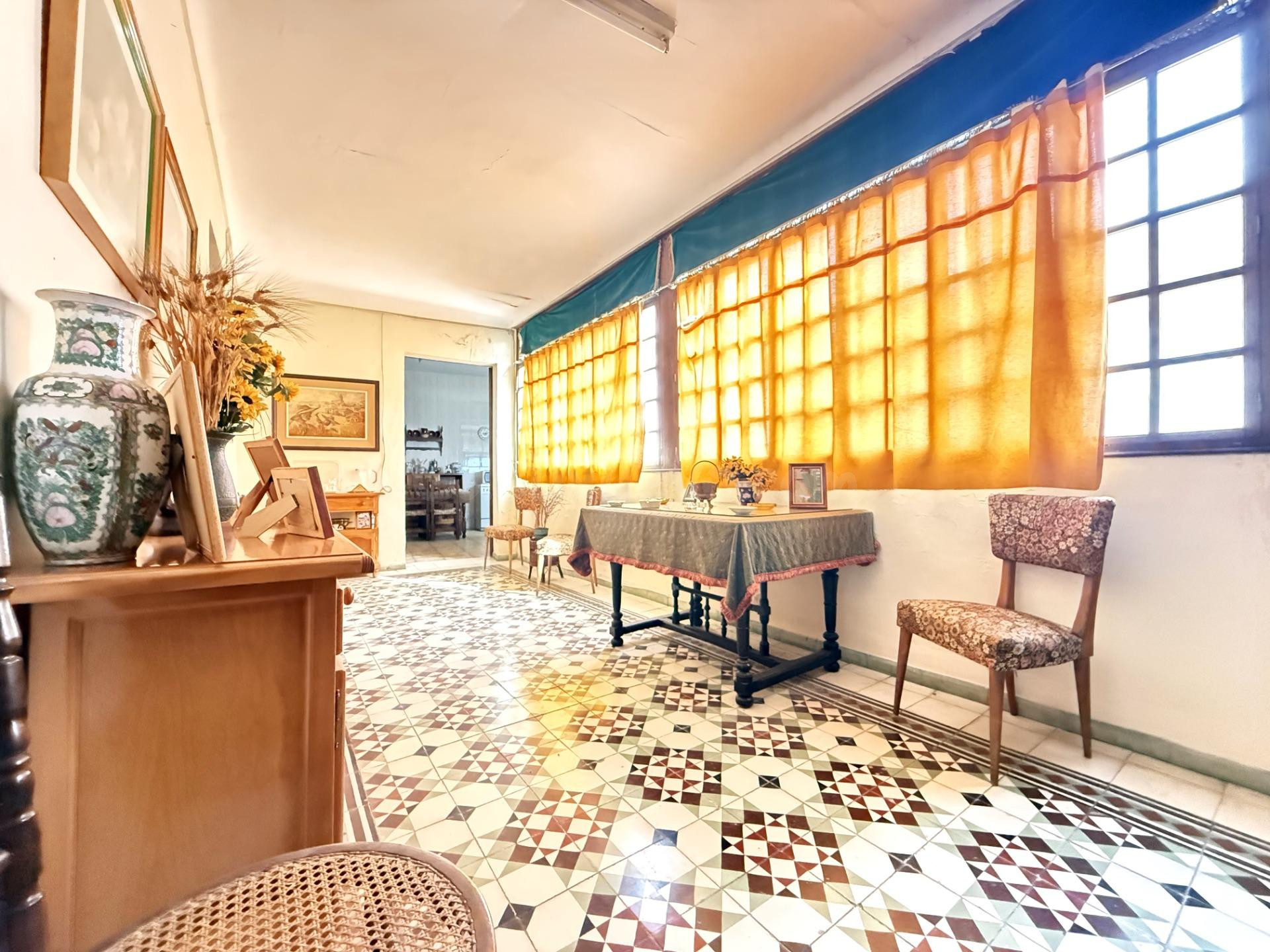 Casa de 533 m2 en el centro con grandes patios y múltiples p