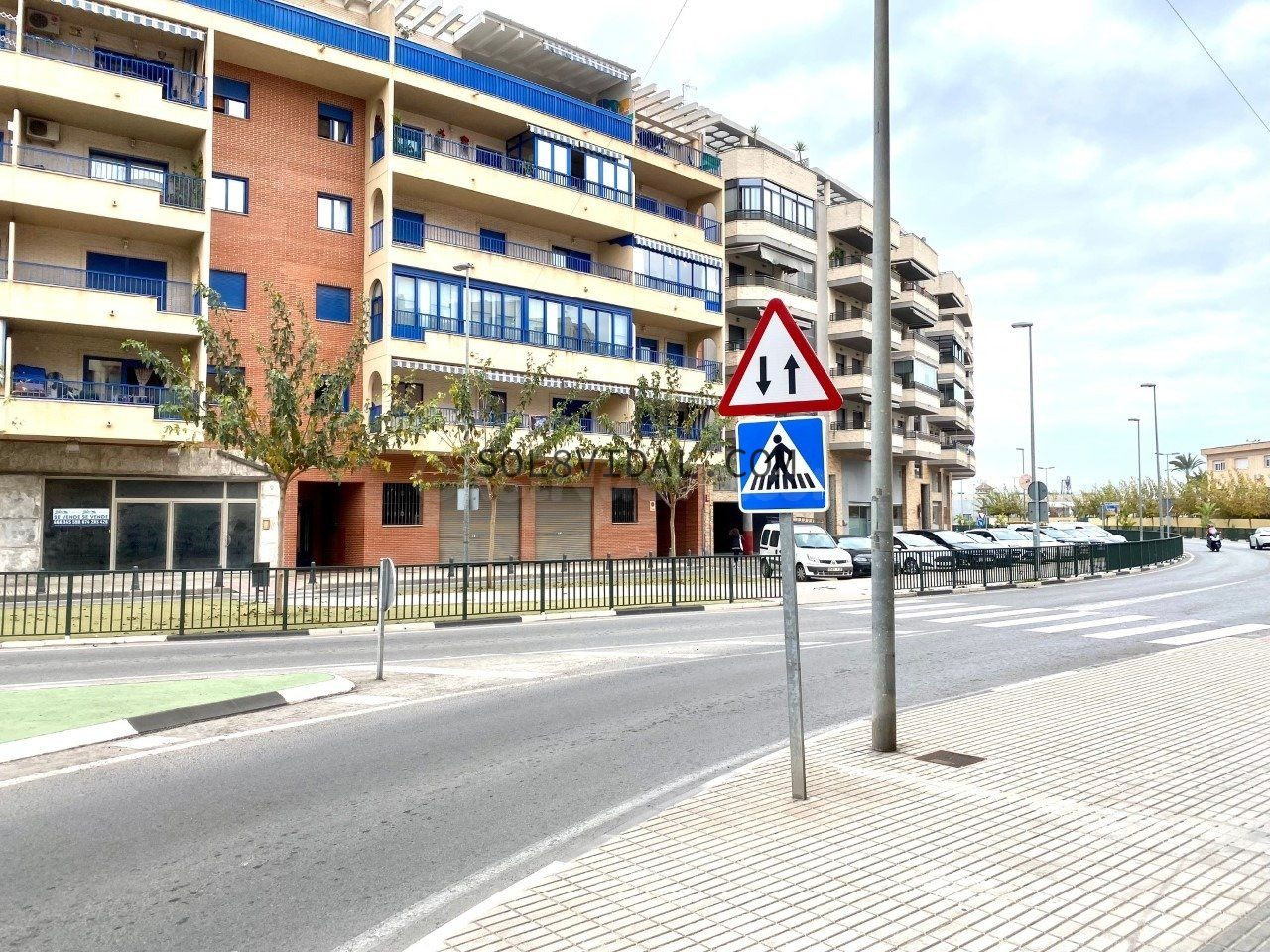 SOL8VIDAL VENDE garaje en edificio de lujo en la redonda de la avenida Duque de Tamames.