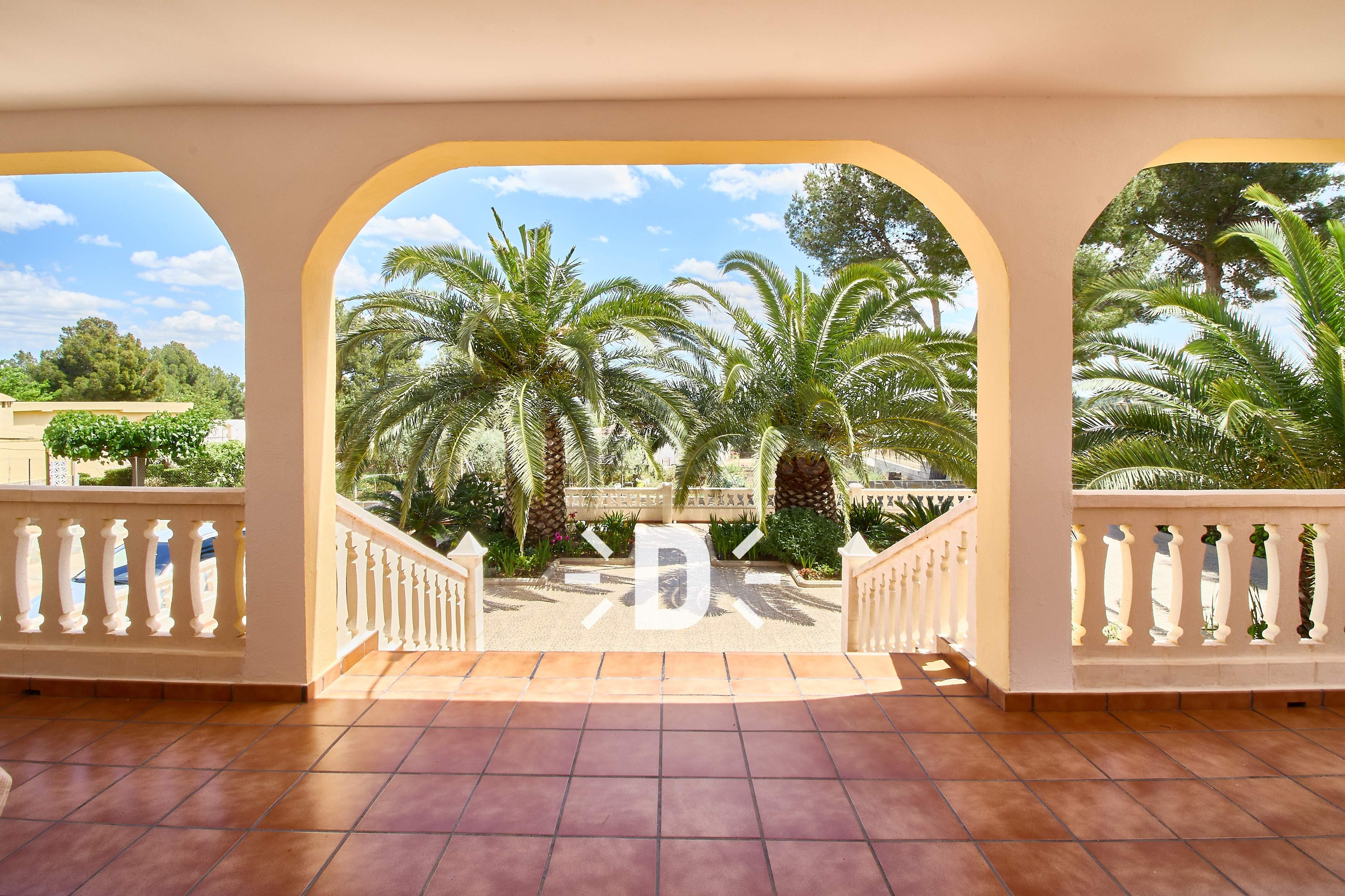 Impecable Chalet con Piscina y Ocio en Turís (Solar Urbano de 2.059 m2)