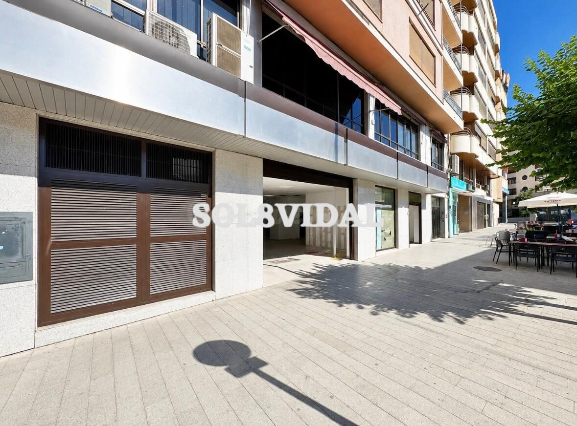 LOCAL DE 650M2 EN EL CENTRO DE ORIHUELA