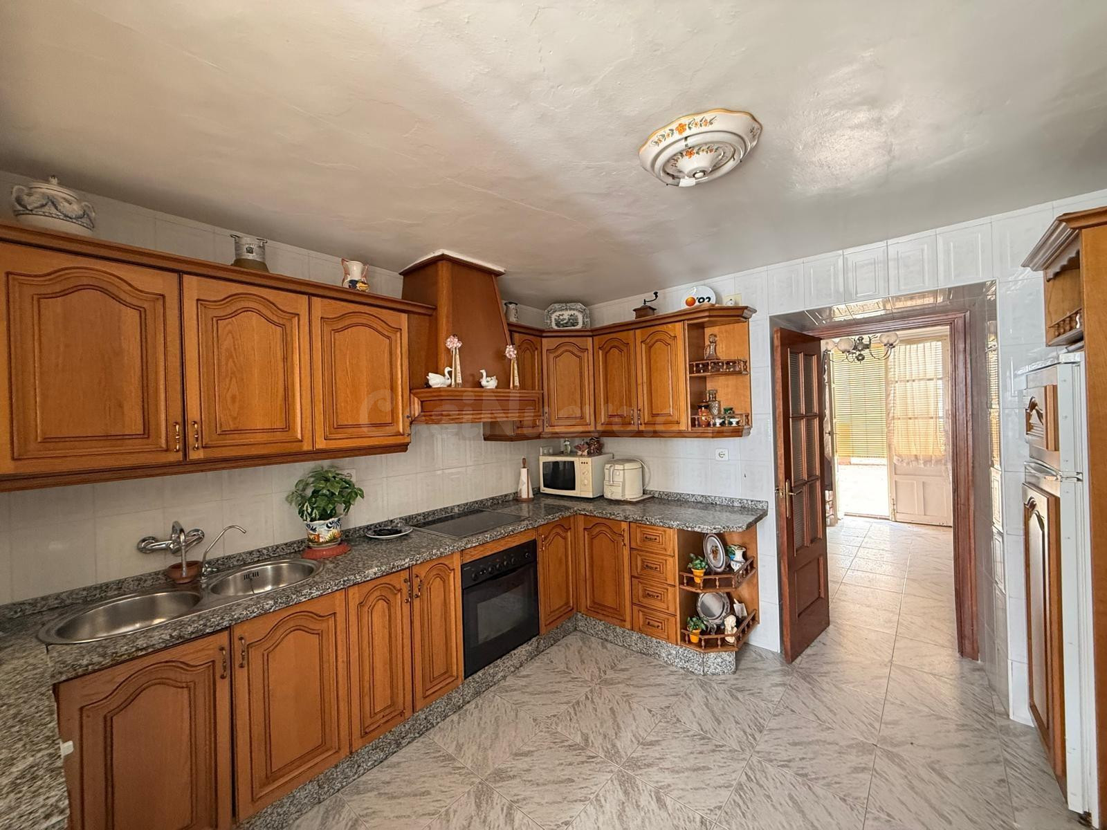 Casa señorial con gran fachada y patios en Benamejí (Córdoba)