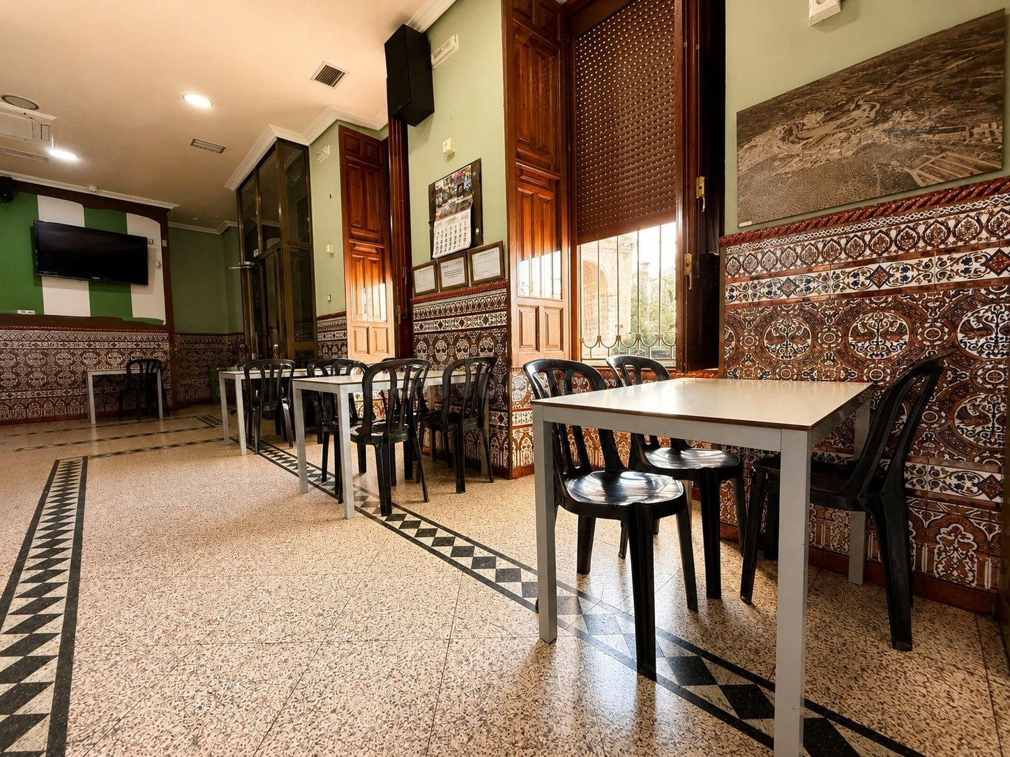 Edificio + negocio de hostelería en funcionamiento con alta rentabilidad en Montoro