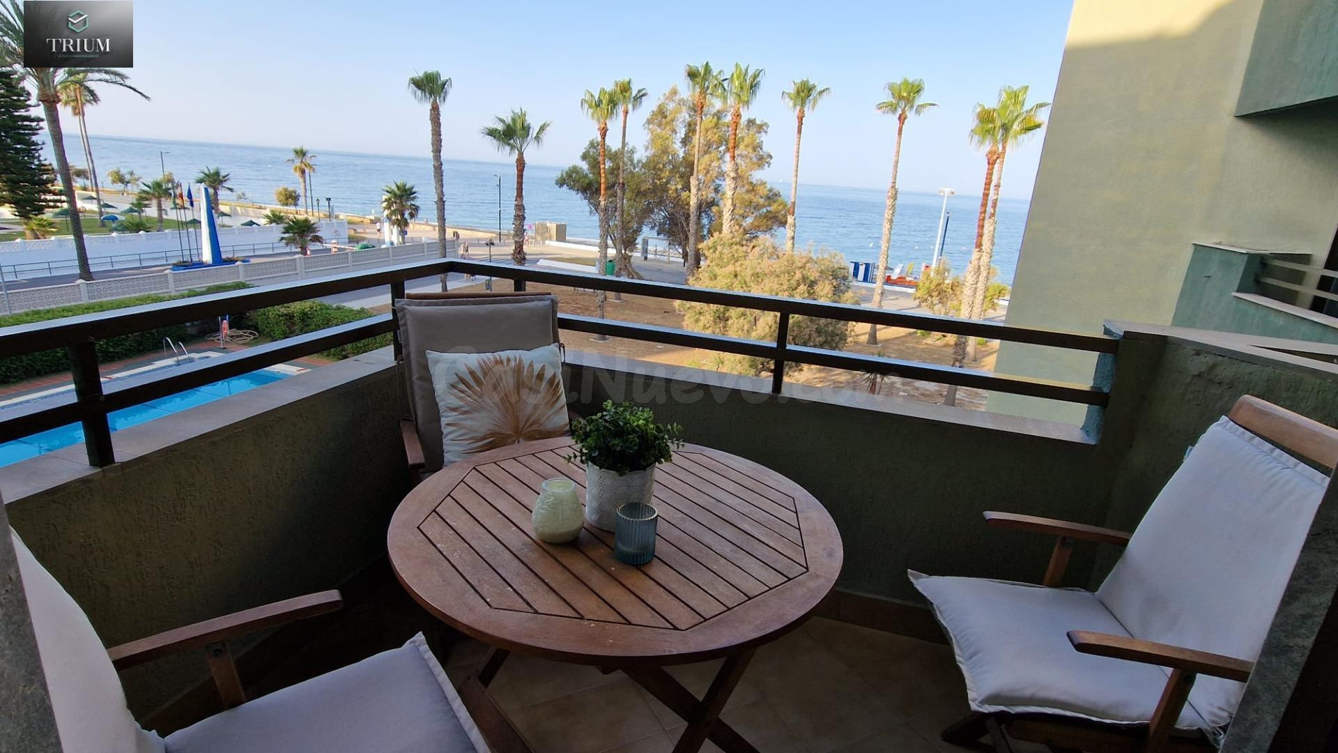 Apartamento Luminoso en Primera Línea de Playa con Vistas al Mar - Alquiler Temporal