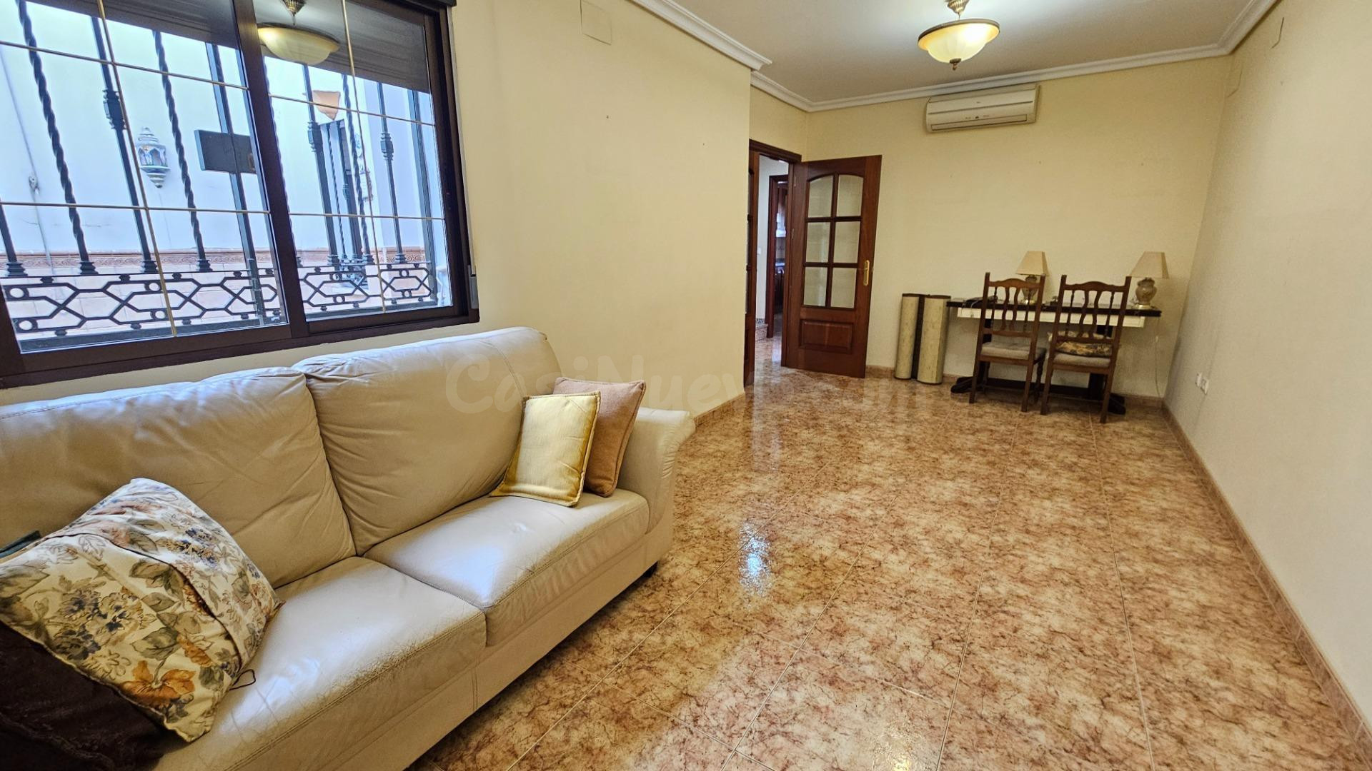 CAÑERO. Amplia Casa con cochera privada