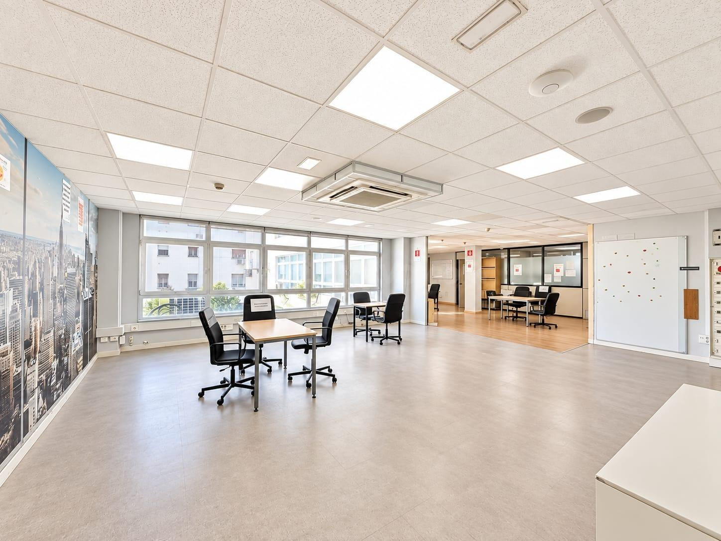 Oficina 14 habitaciones 629m² en venta - Argüelles