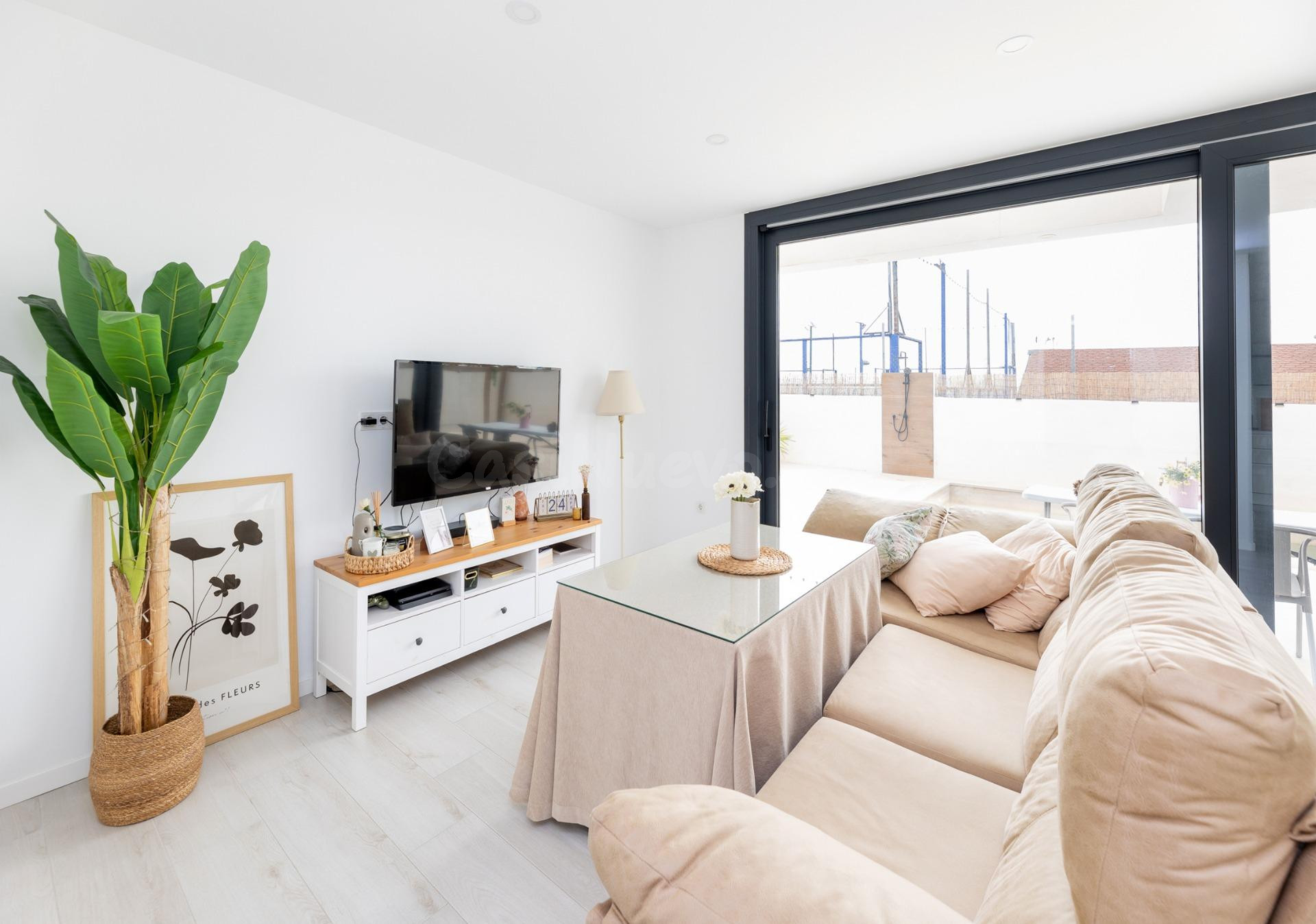 Bonita casa independiente de reestreno en zona residencial de la Zubia
