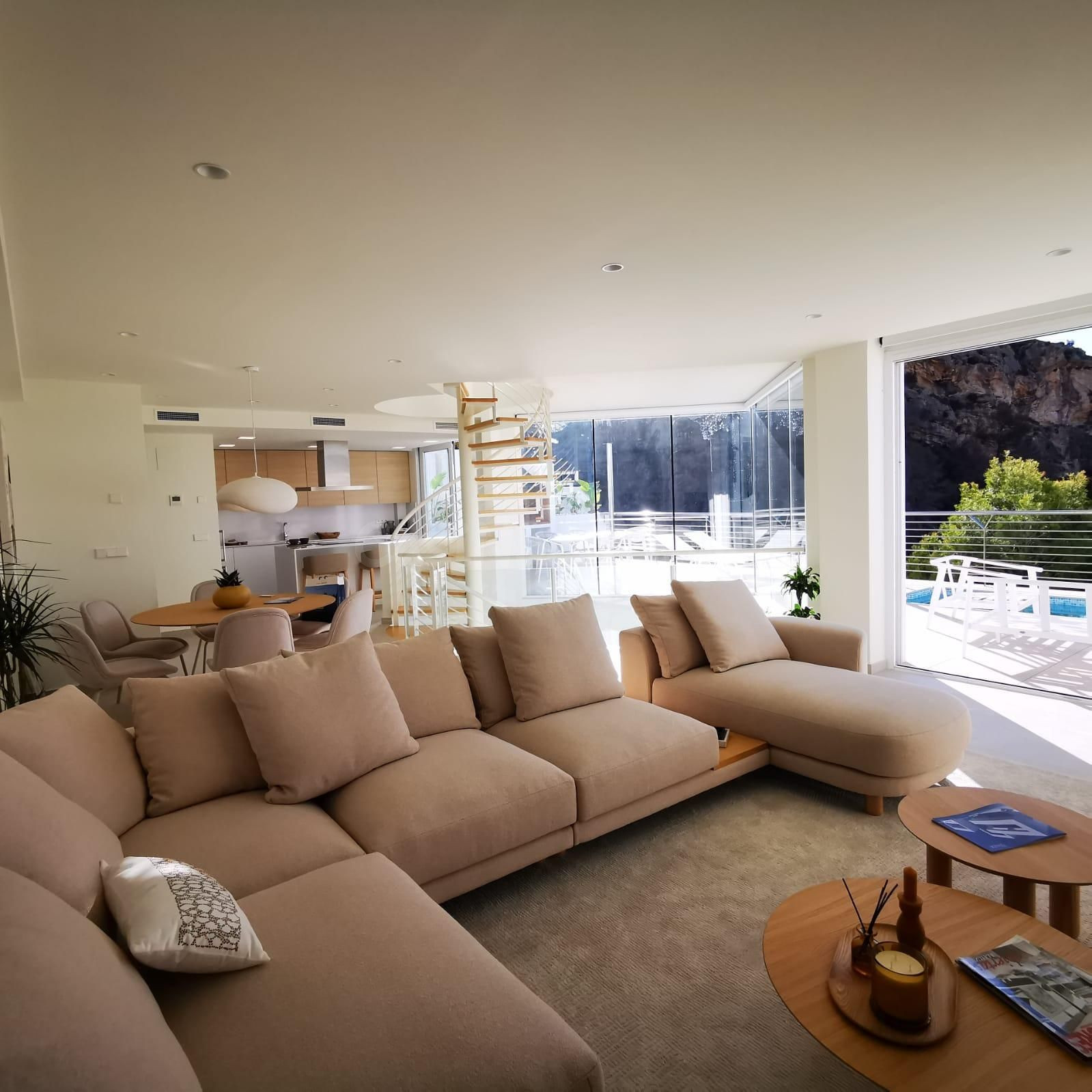 VILLA DE EXCEPCIÓN ENTRE EL CIELO Y EL MEDITERRÁNEO – ALTEA