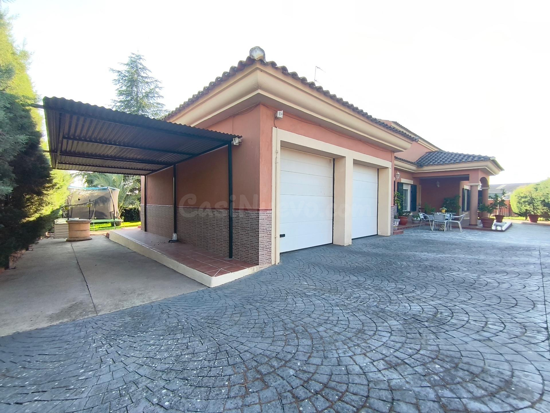CHALET EN LOS MONTITOS CON PISCINA Y PISTA DE PADEL - foto 3