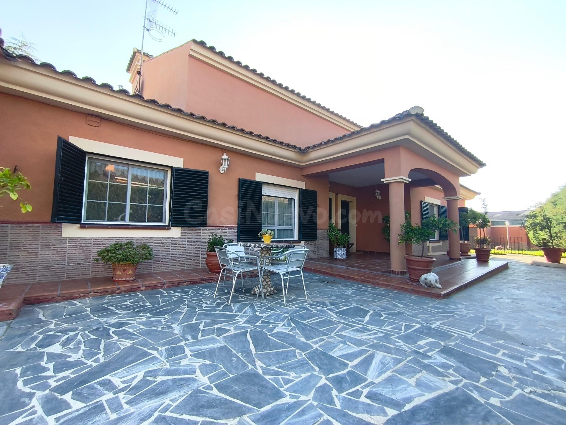 CHALET EN LOS MONTITOS CON PISCINA Y PISTA DE PADEL - foto 4