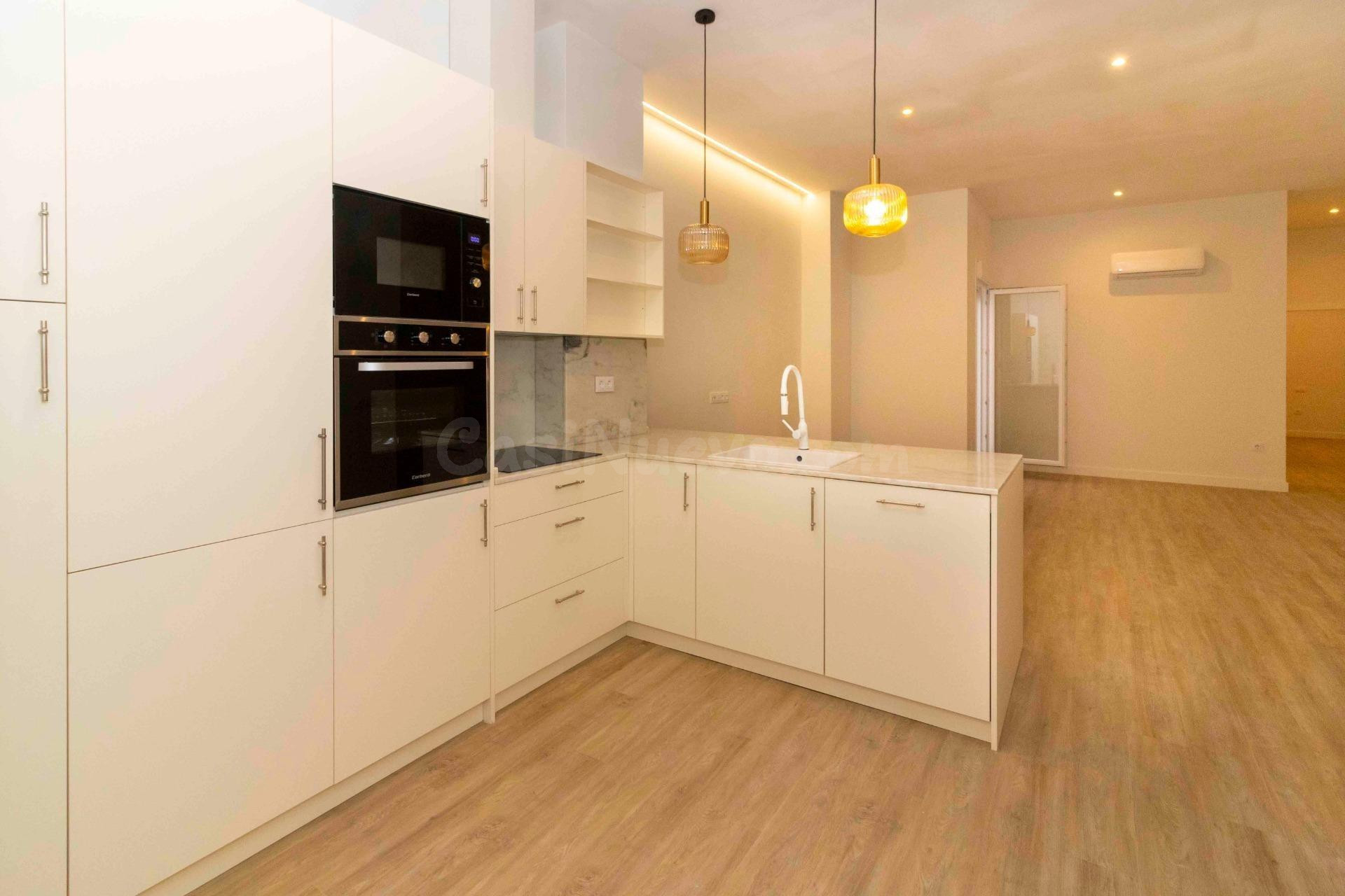 Apartamento a estrenar con patio en Pardaleras.