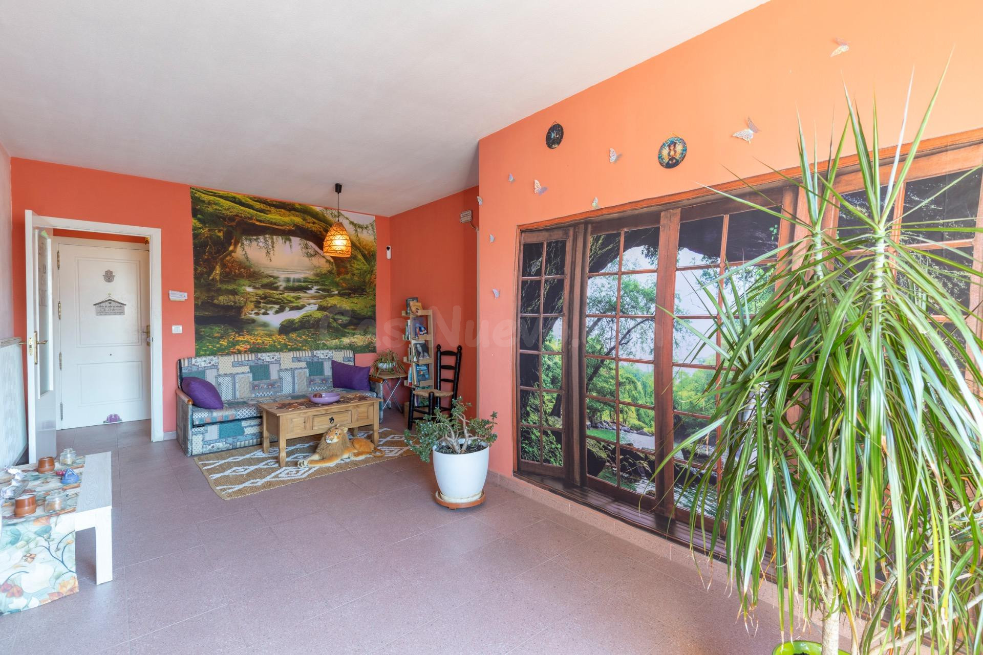 Amplia vivienda VPO con terraza, garaje y excelente ubicación junto a Avenida Juan Pablo II