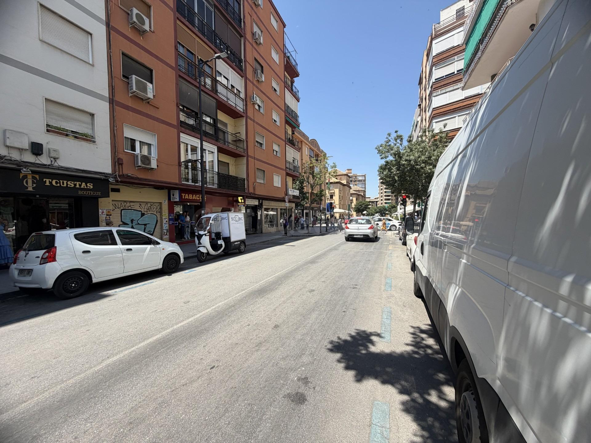 Local en Venta en la misma calle Alhamar