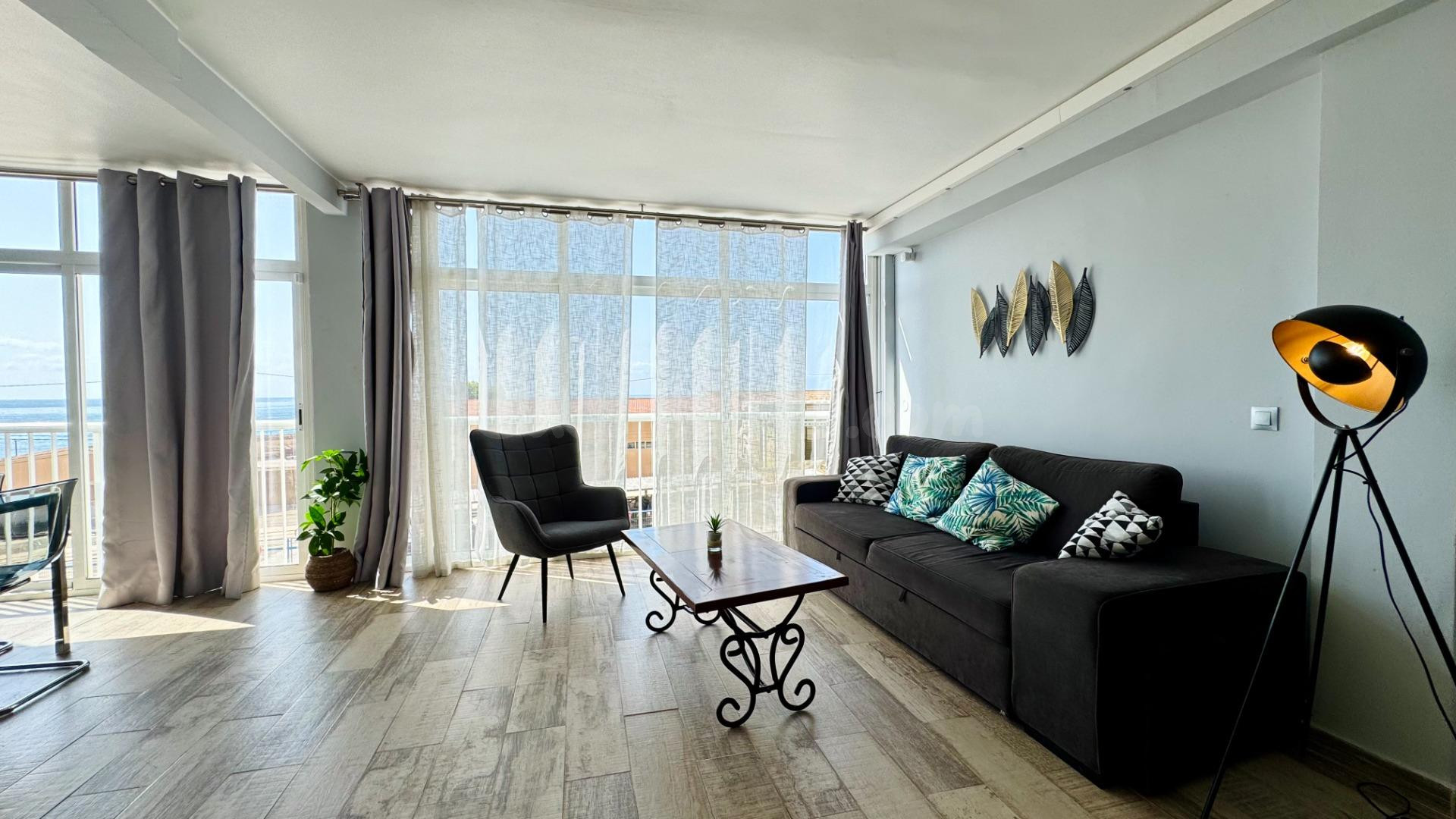 Encantador apartamento frente al mar — Playa del Postiguet, Alicante