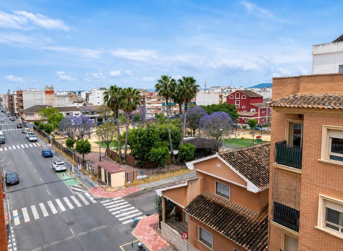 VIVIENDA DE BANCO EN ALMORADÍ POR 106.000€