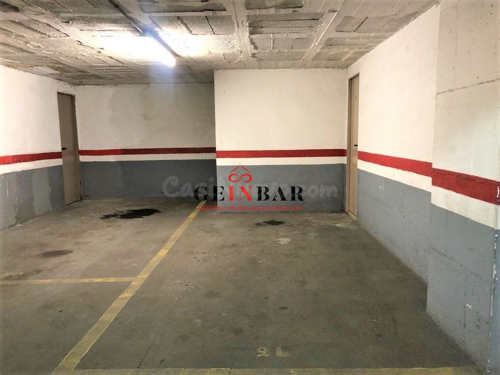 PARKING COCHE MEDIANO