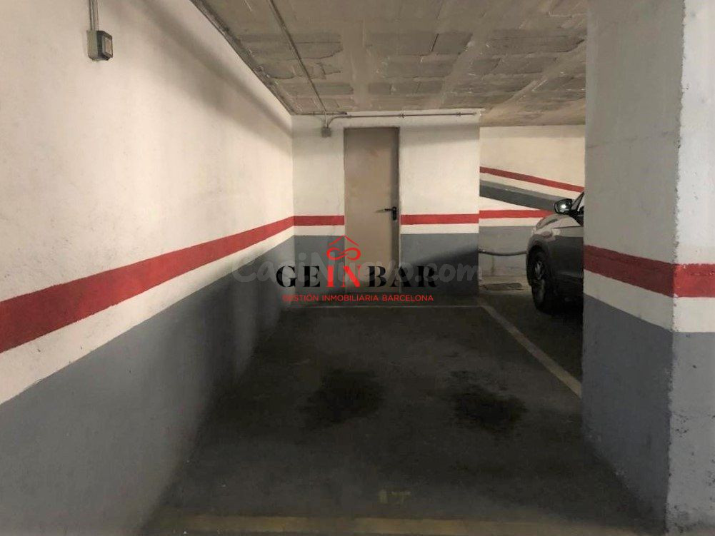 PARKING COCHE MEDIANO