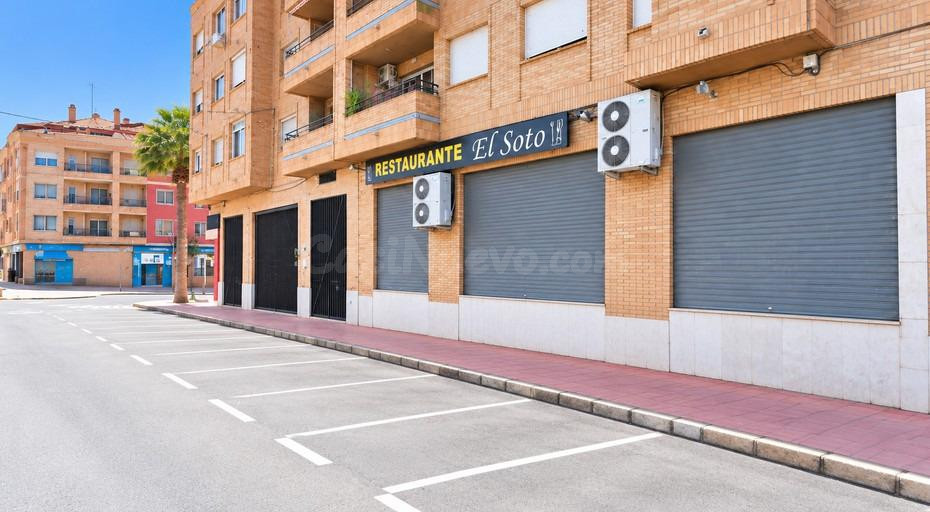 LOCAL COMERCIAL EN BENIEL, AVENIDA DEL REINO, 200 METROS CUADRADOS. Para más información llamar al 0