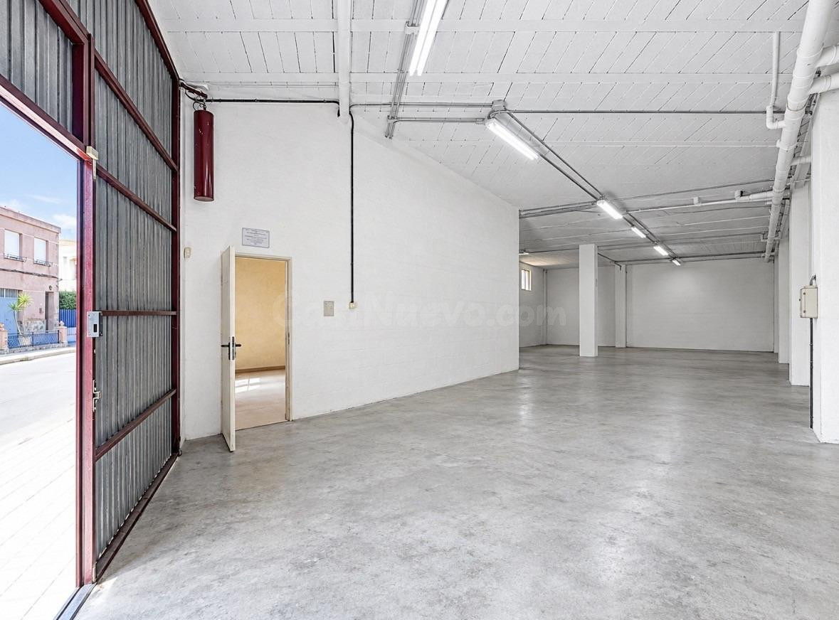 LOCAL COMERCIAL EN MOLINS, 187 M2