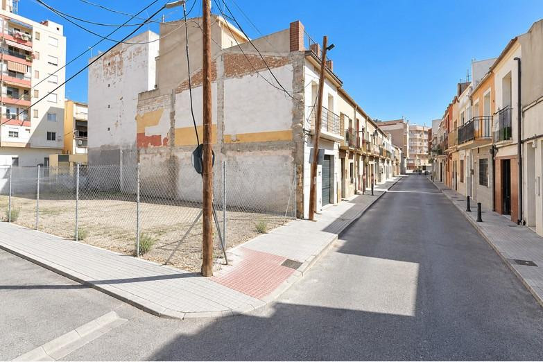 SOLAR URBANO DE 405 M2 EN ORIHUELA CENTRO  SOLAR URBANO EDIFICABLE EN EL CENTRO DE ORIHUELA, EN LA F