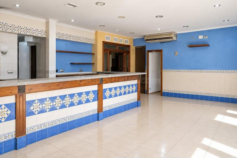 LOCAL CON VIVIENDA EN ARNEVA, (ORIHUELA), HACE ESQUINA, ANTES HABIA UN FAMOSO RESTAURANTE. DISPONE D