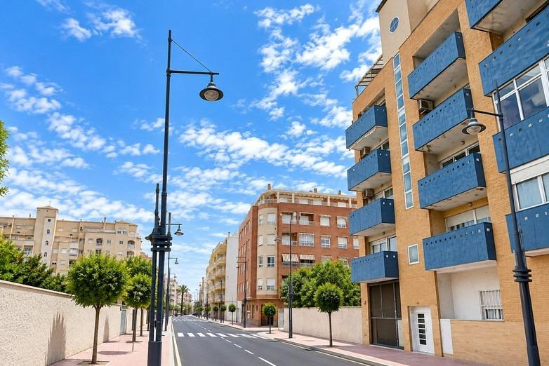 SOLAR EDIFICABLE FRENTE JUZGADOS Y MERCADONA DEL CENTRO DE TORREVIEJA  SOLAR EDIFICABLE PARA EDIFICI