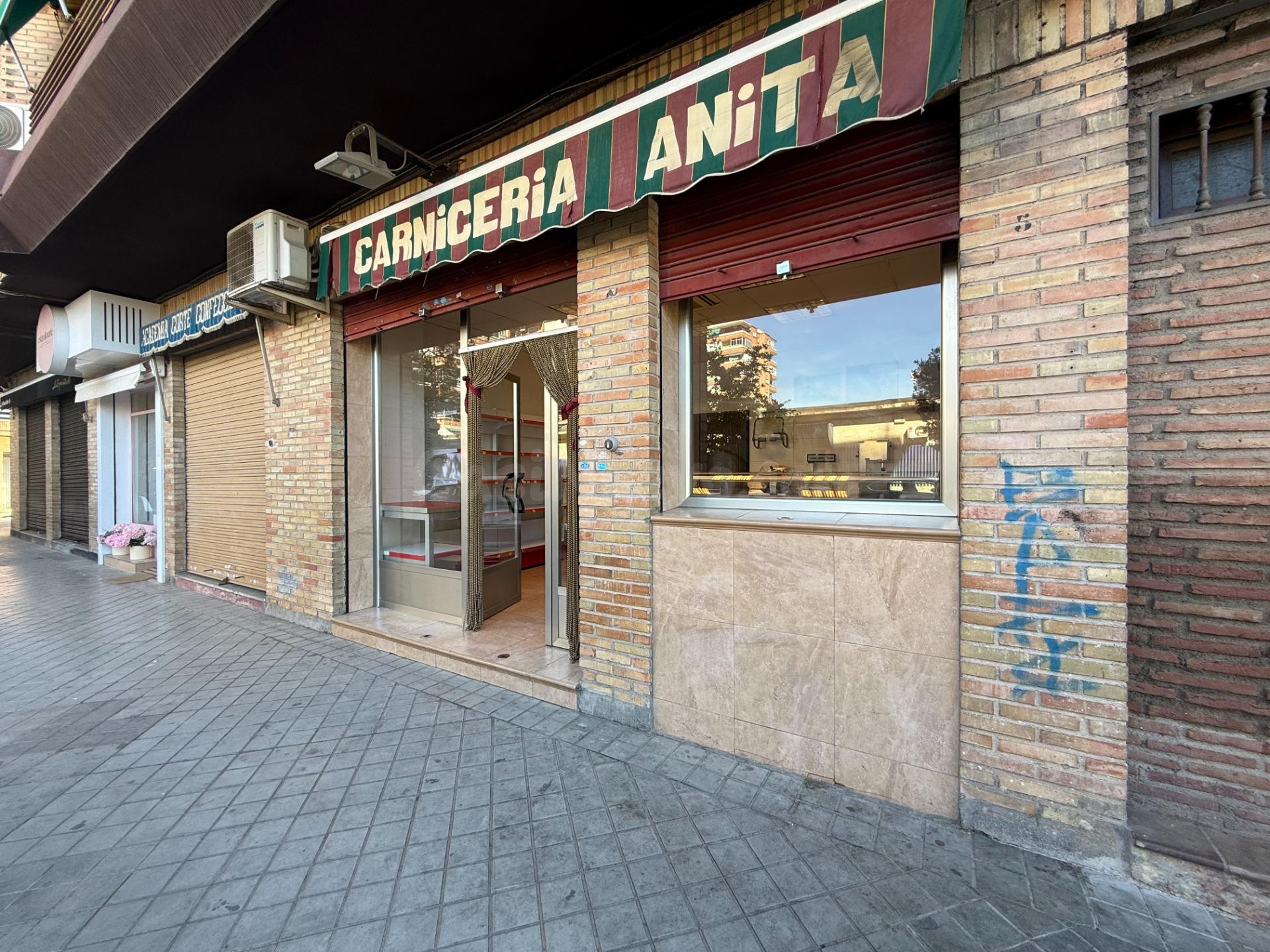 LOCAL COMERCIAL EN VENTA EN LA CHANA – EQUIPADO, A PIE DE CALLE Y LISTO PARA EMPEZAR