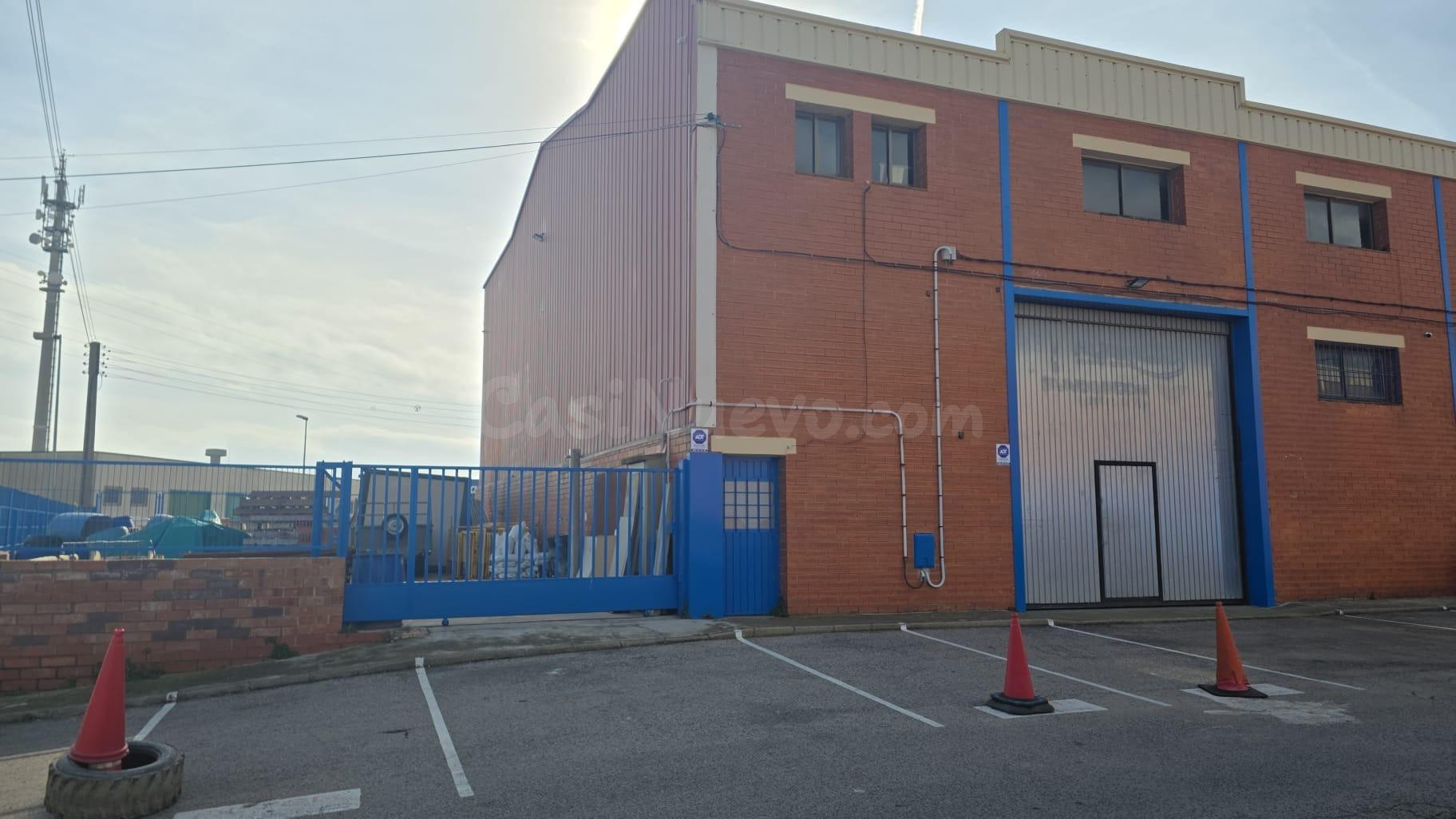 Nave Industrial Premium en Francolí: Logística, Imagen Corporativa y Patio Privado