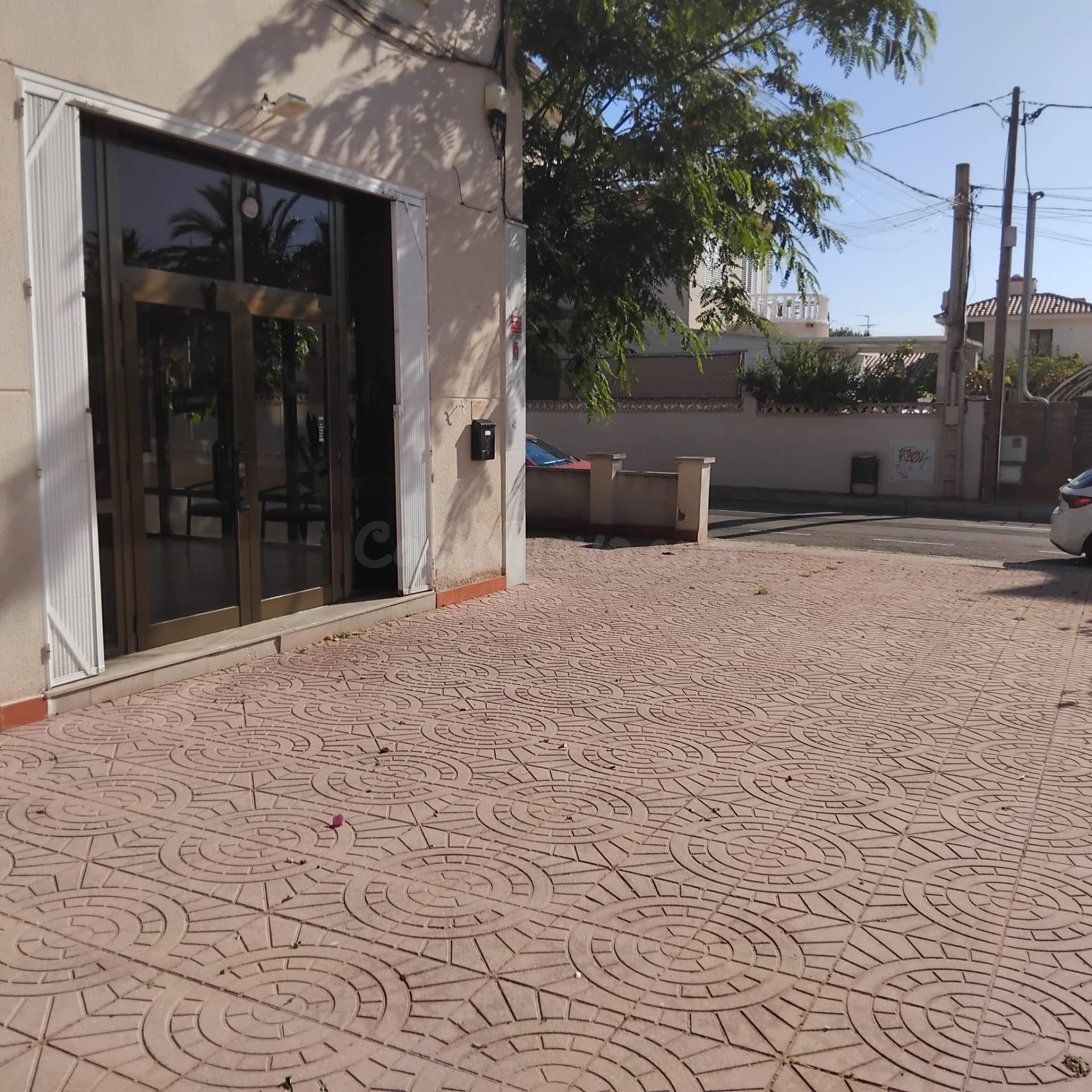 Local con terraza de 170 metros transformable a vivienda - foto 5