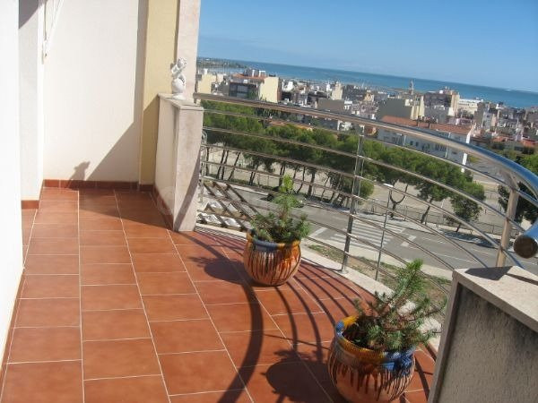 CASA ADOSADA DE 4 habitaciones CON GRAN ALMACEN